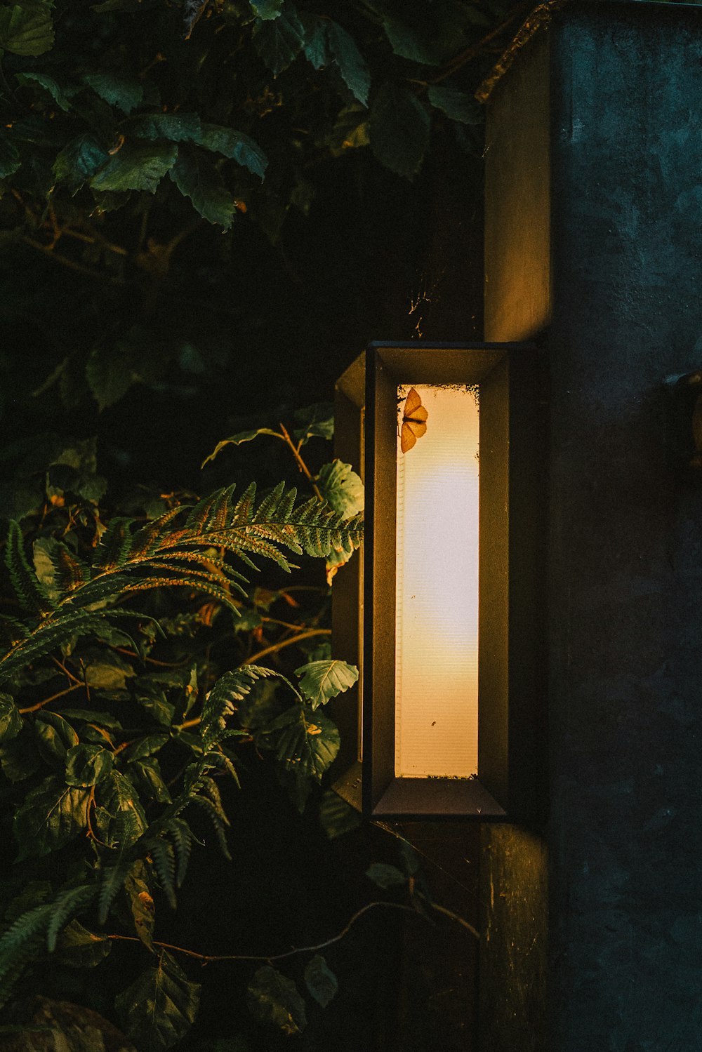 a light that is on the side of a building