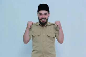 A man with a well-groomed beard smiling confidently after using the beard wash.