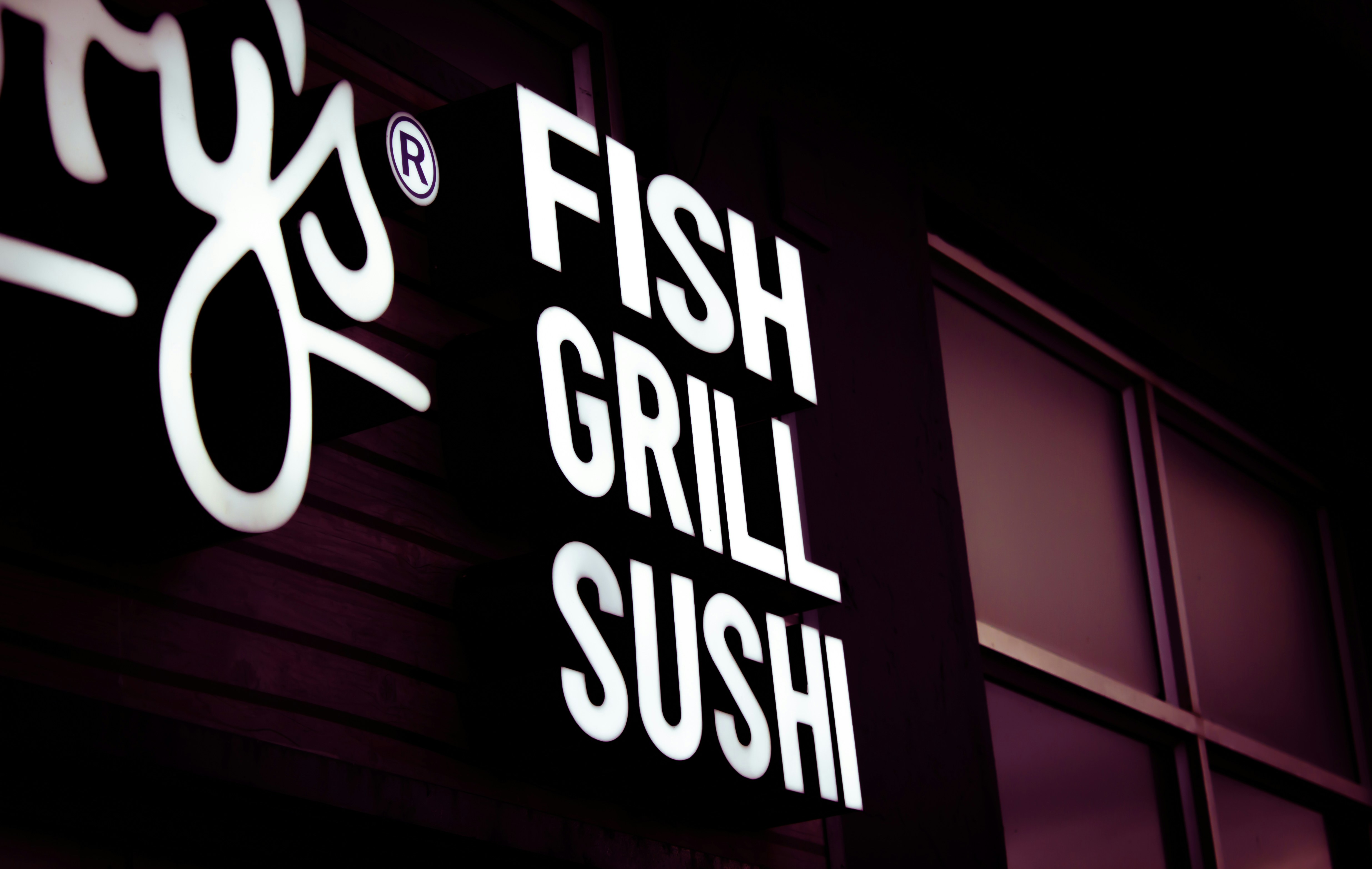 a sign that says fish and grill sushi