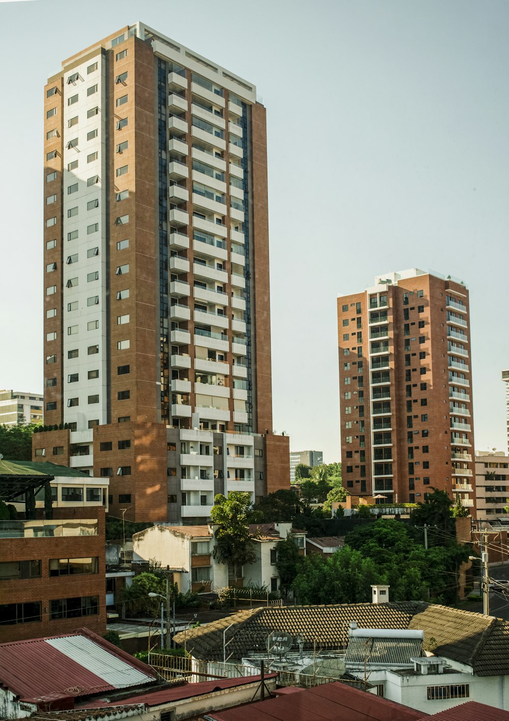 a tall building with many windows in a city