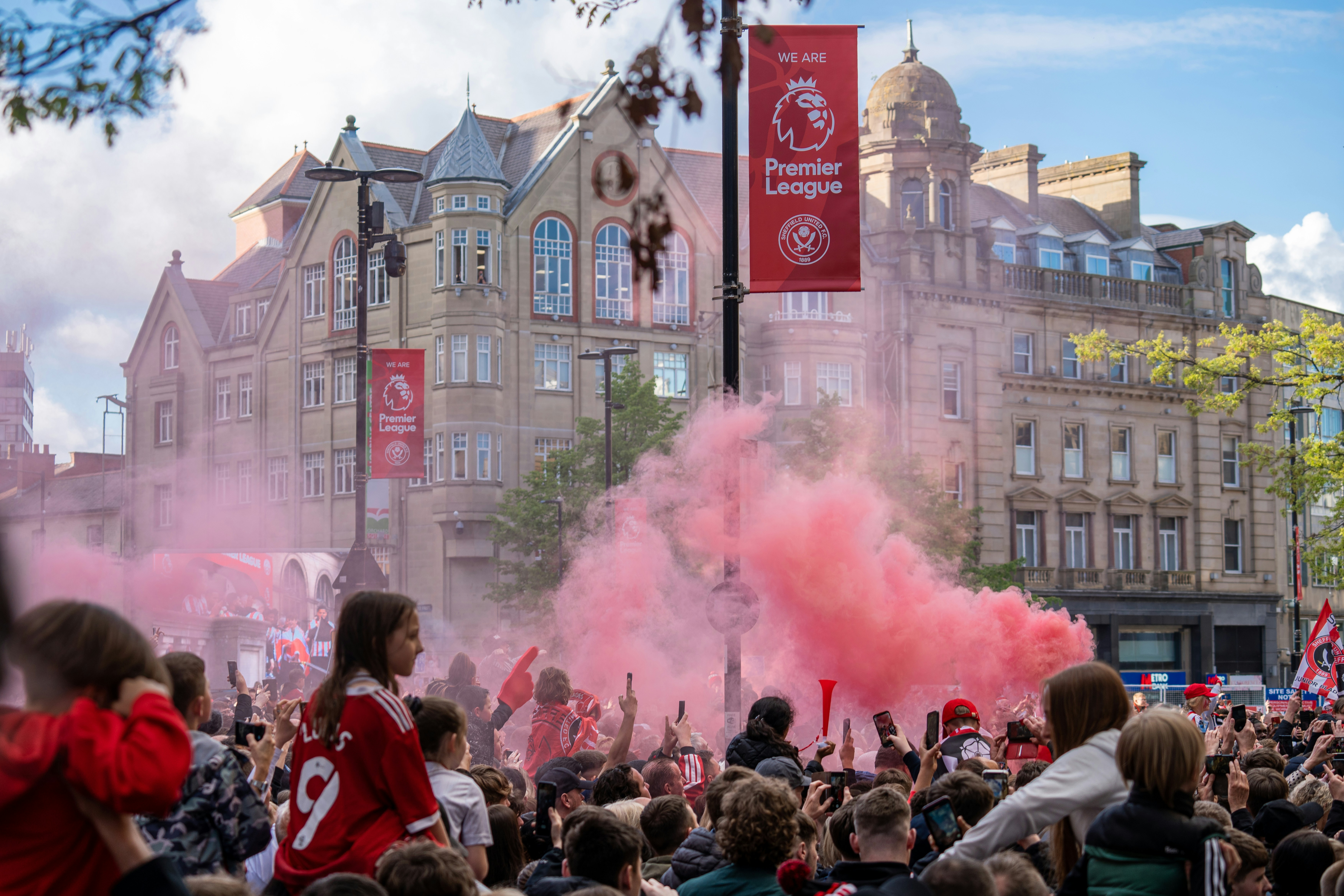 Send Your Wishes: Eintracht Frankfurt vs Liverpool Showdown