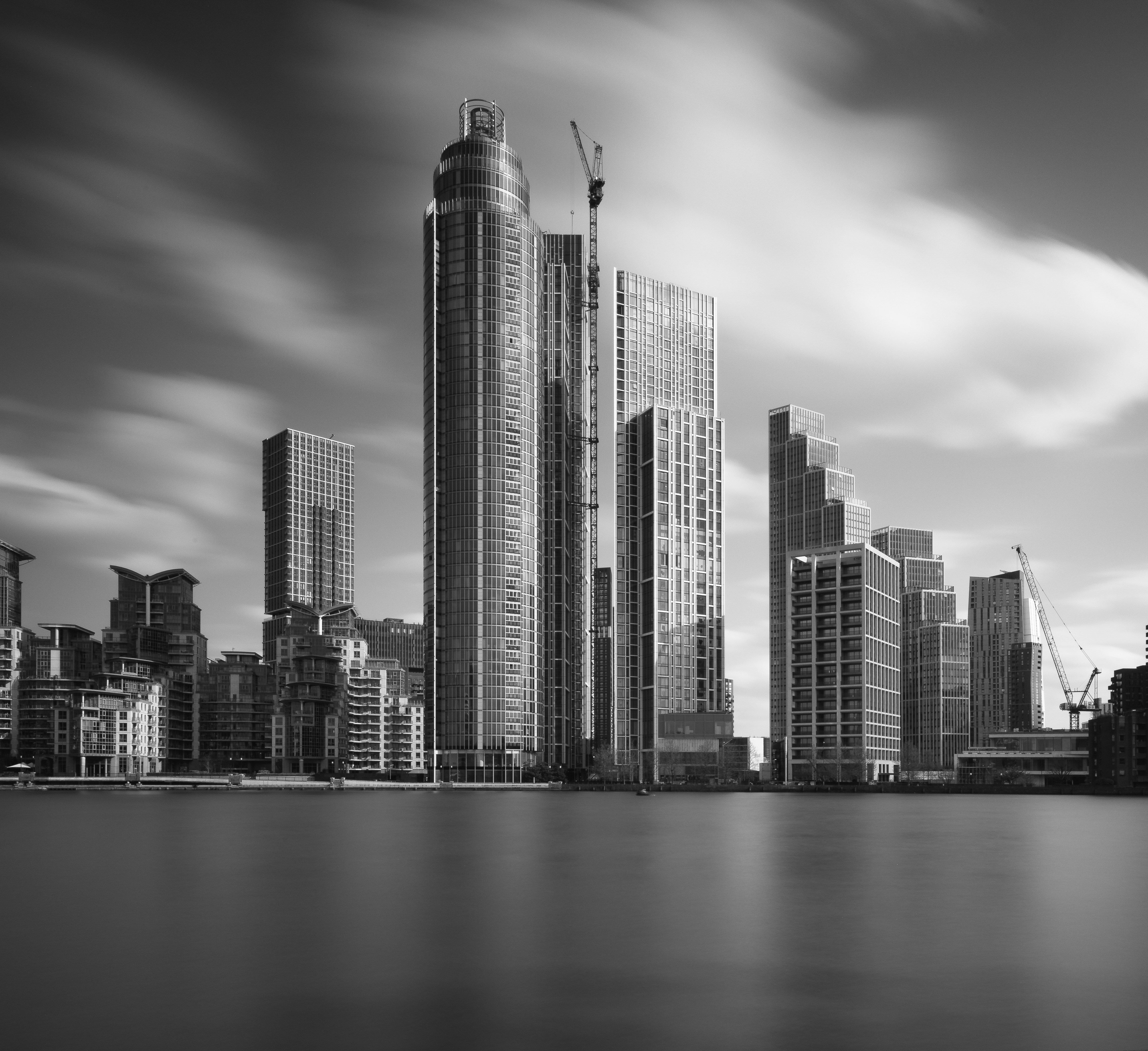 a black and white photo of a city skyline