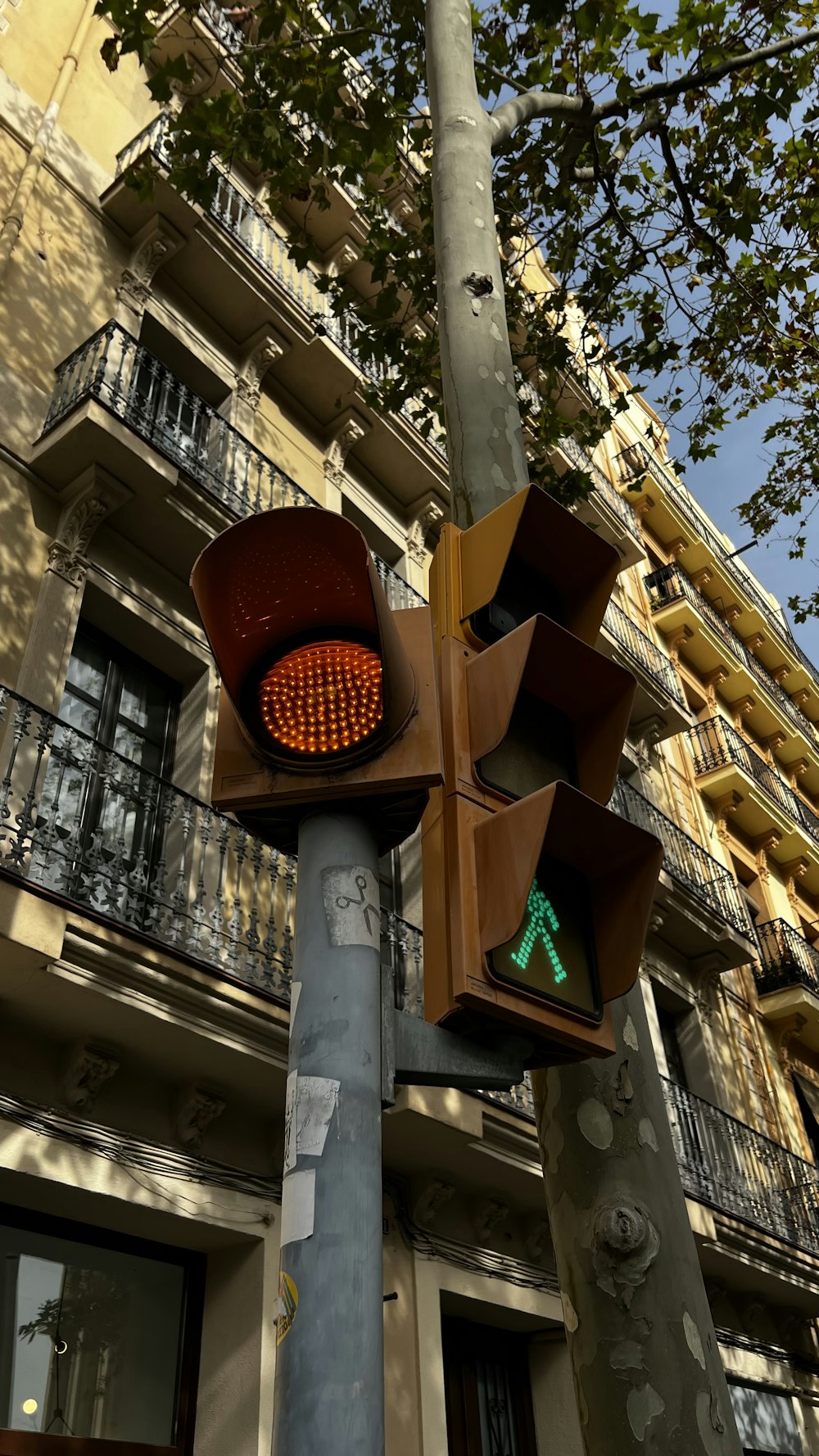 a traffic light on a pole in front of a building