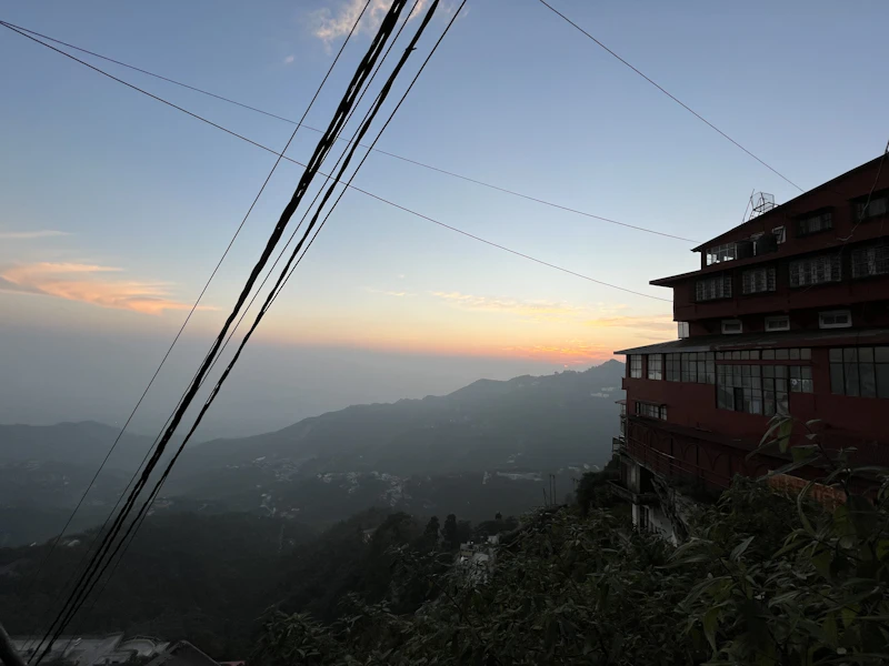 Best Rooftop Cafes in Mussoorie With Views Worth the Climb