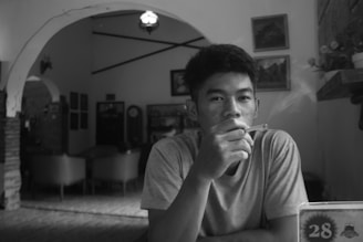 A counselor guiding a smoker through behavioral switch techniques in a cozy setting