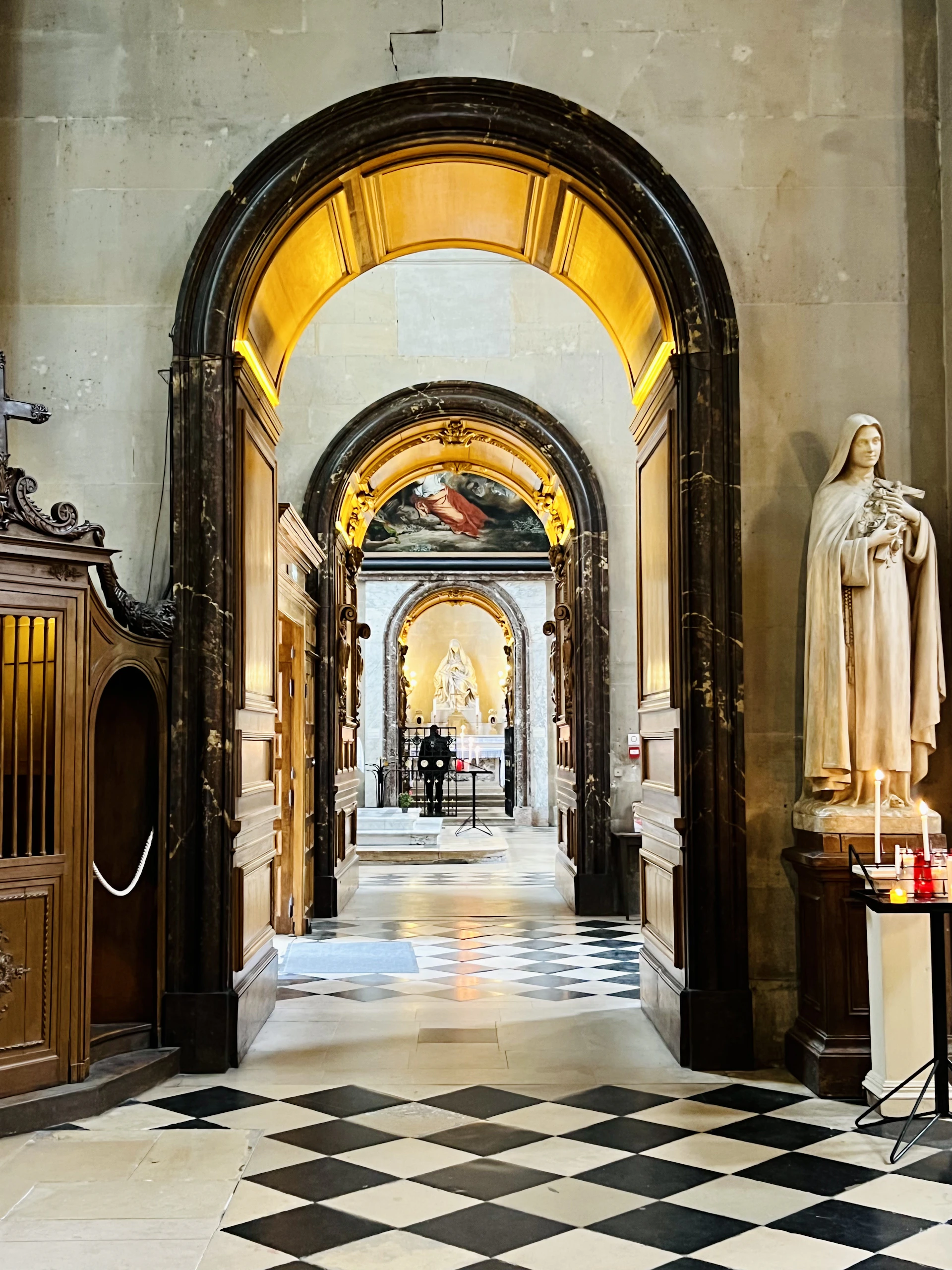 a hallway with a statue of a woman and a man