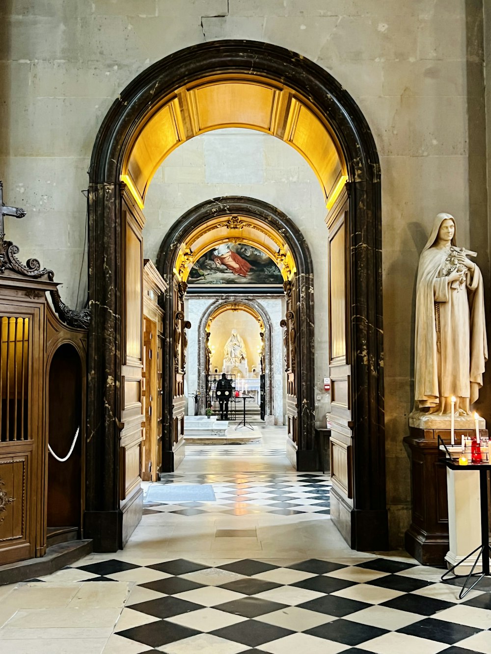 a hallway with a statue of a woman and a man