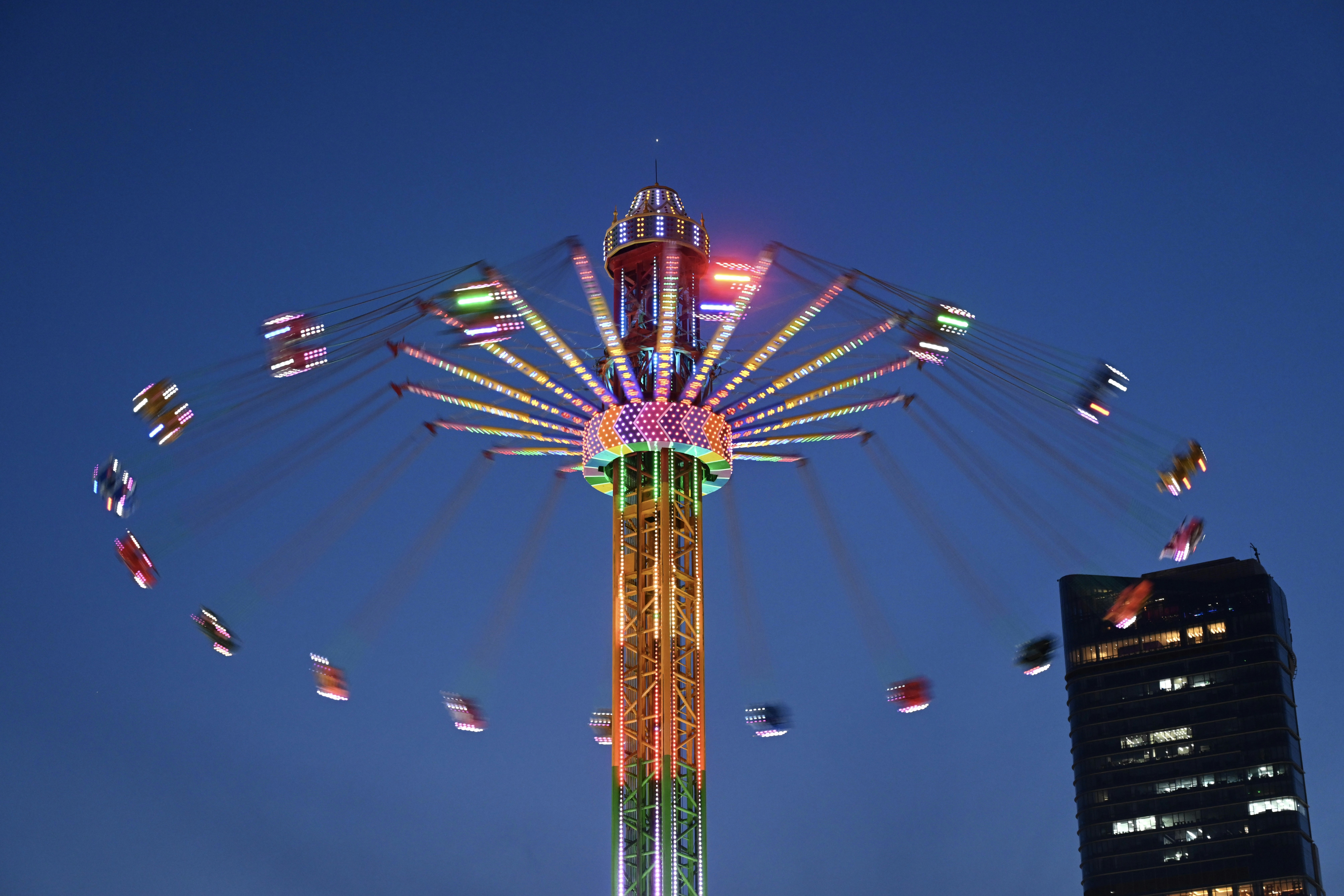 A ferris wheel in the middle of a city at night