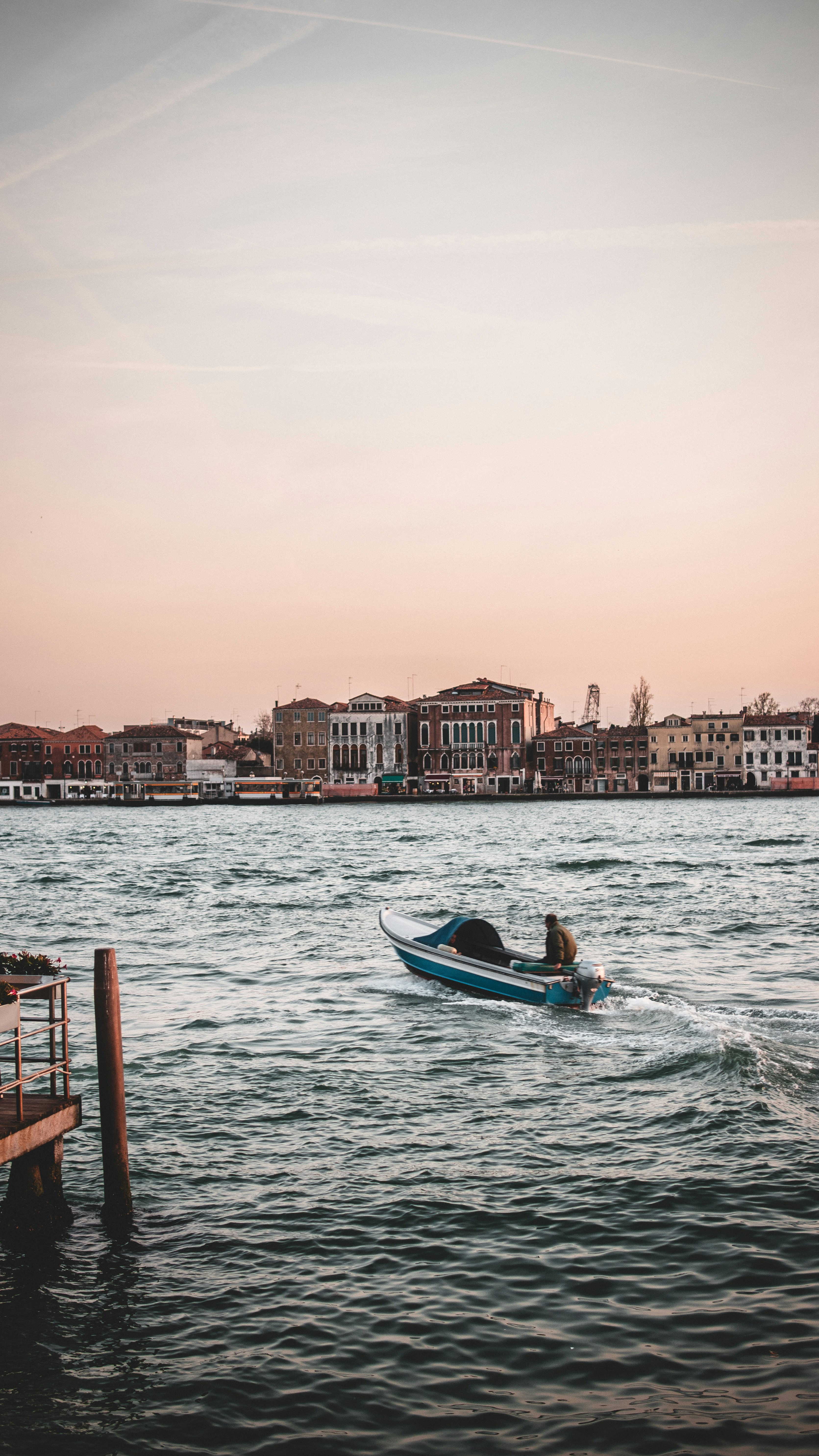 A person on a boat in the water photo – Free Venice Image on Unsplash