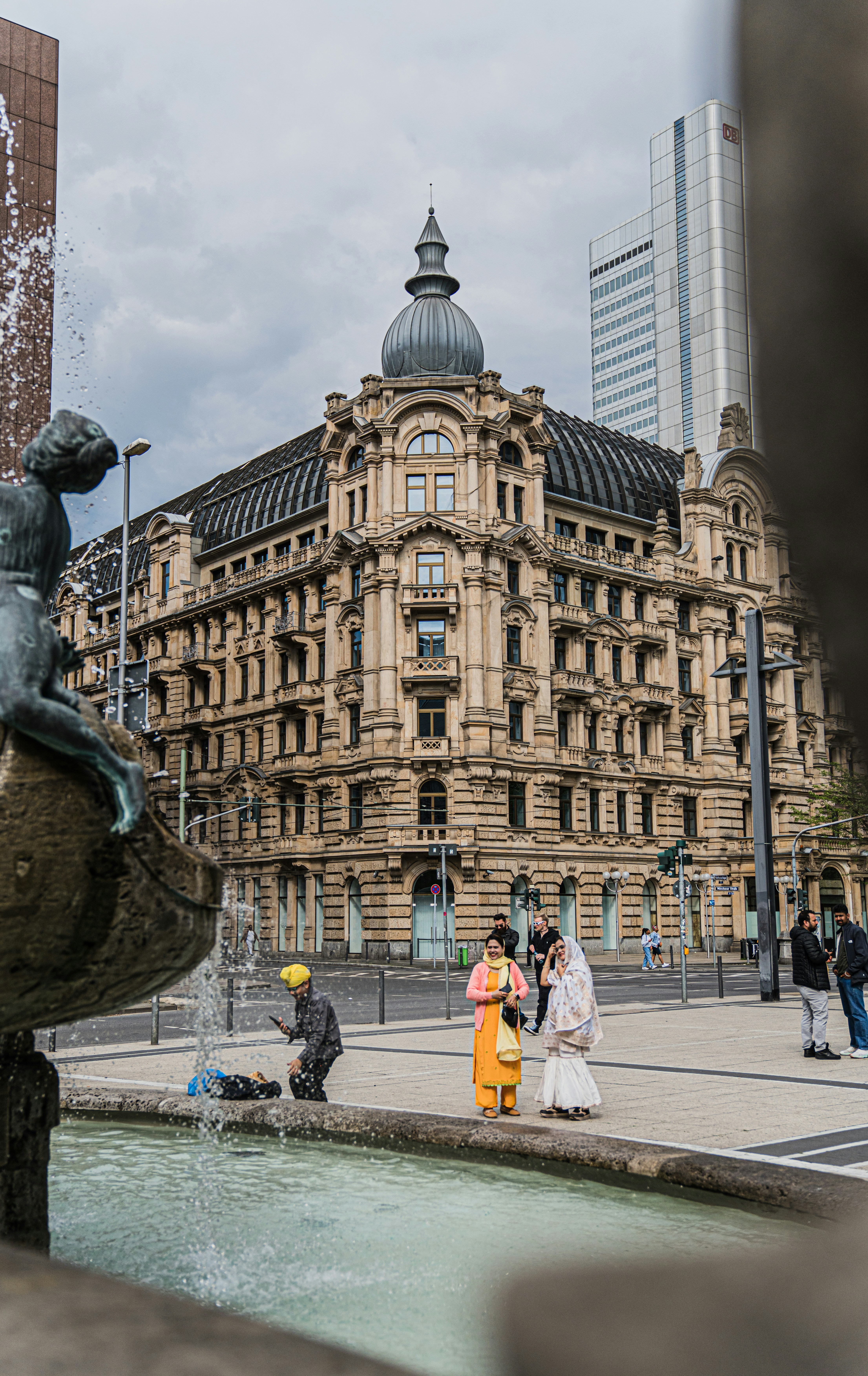 Neighborhoods Worth Knowing