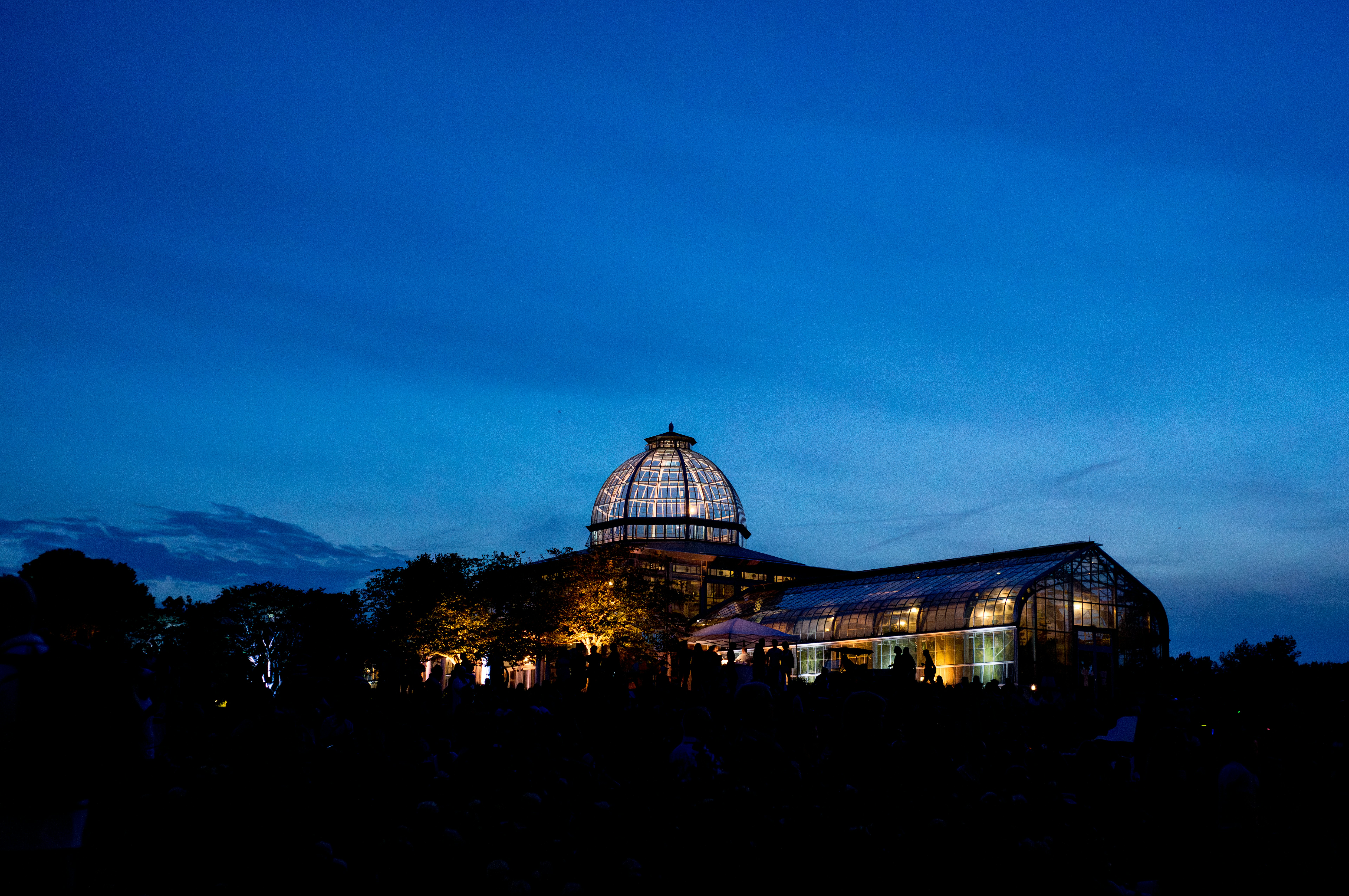 a large building with a dome on top of it