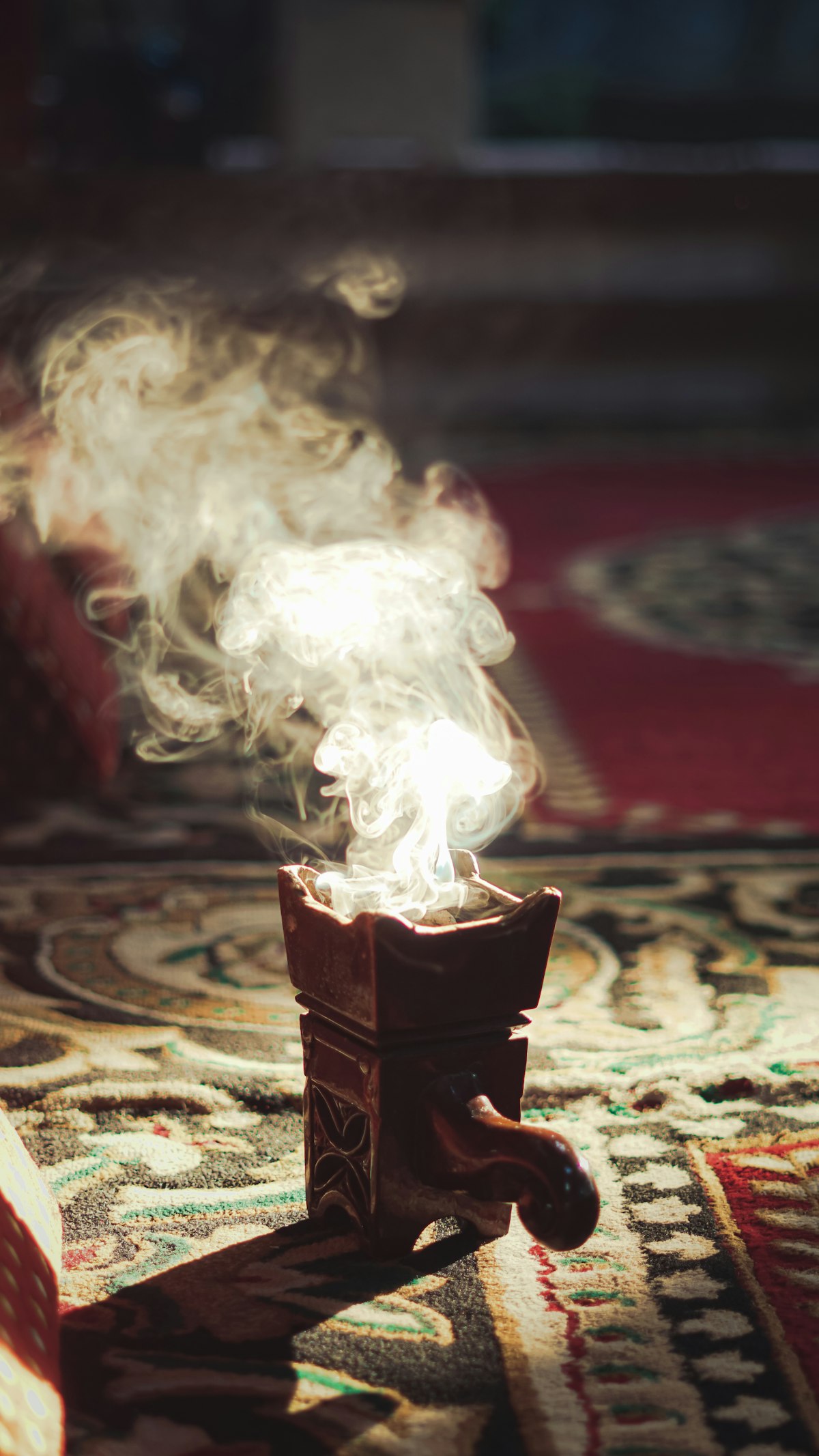 بخور دهن العود الأصلي