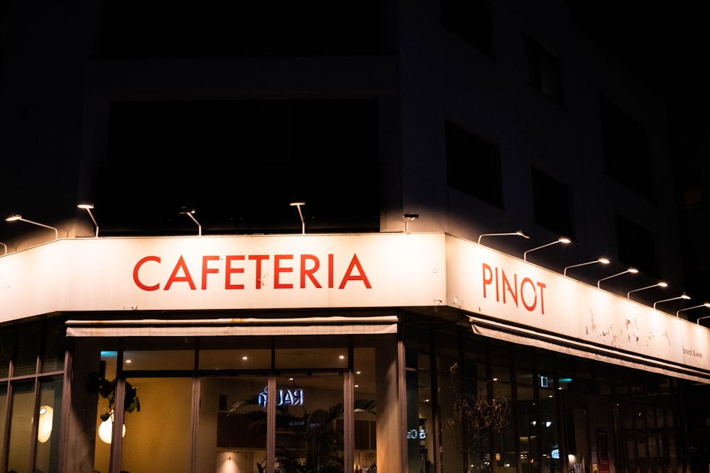 a building with a sign that reads cafeteria pinot