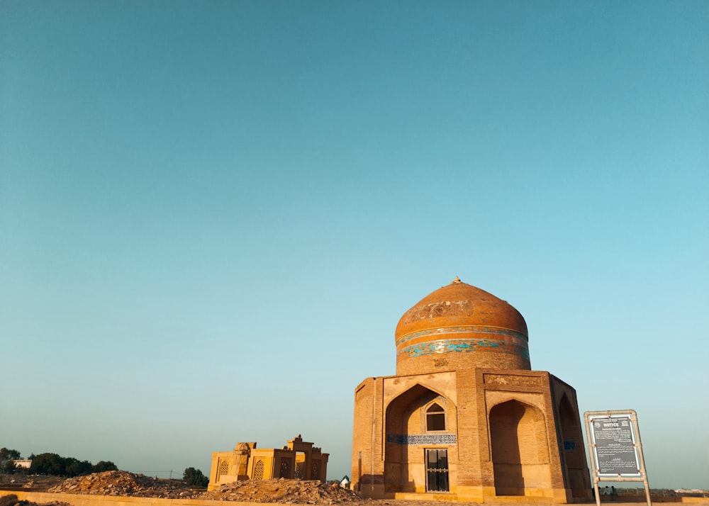 an old building in the middle of a desert