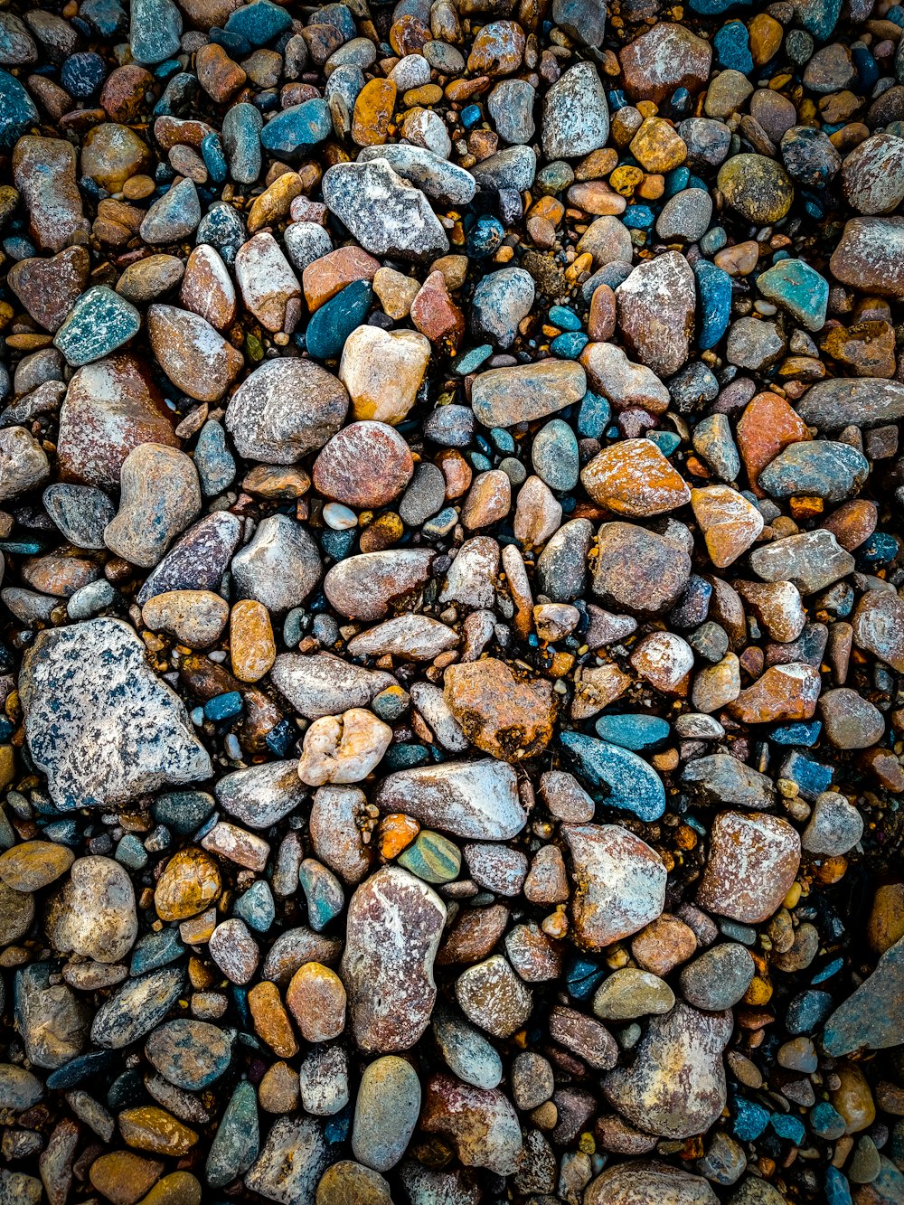 a bunch of rocks sitting on top of each other