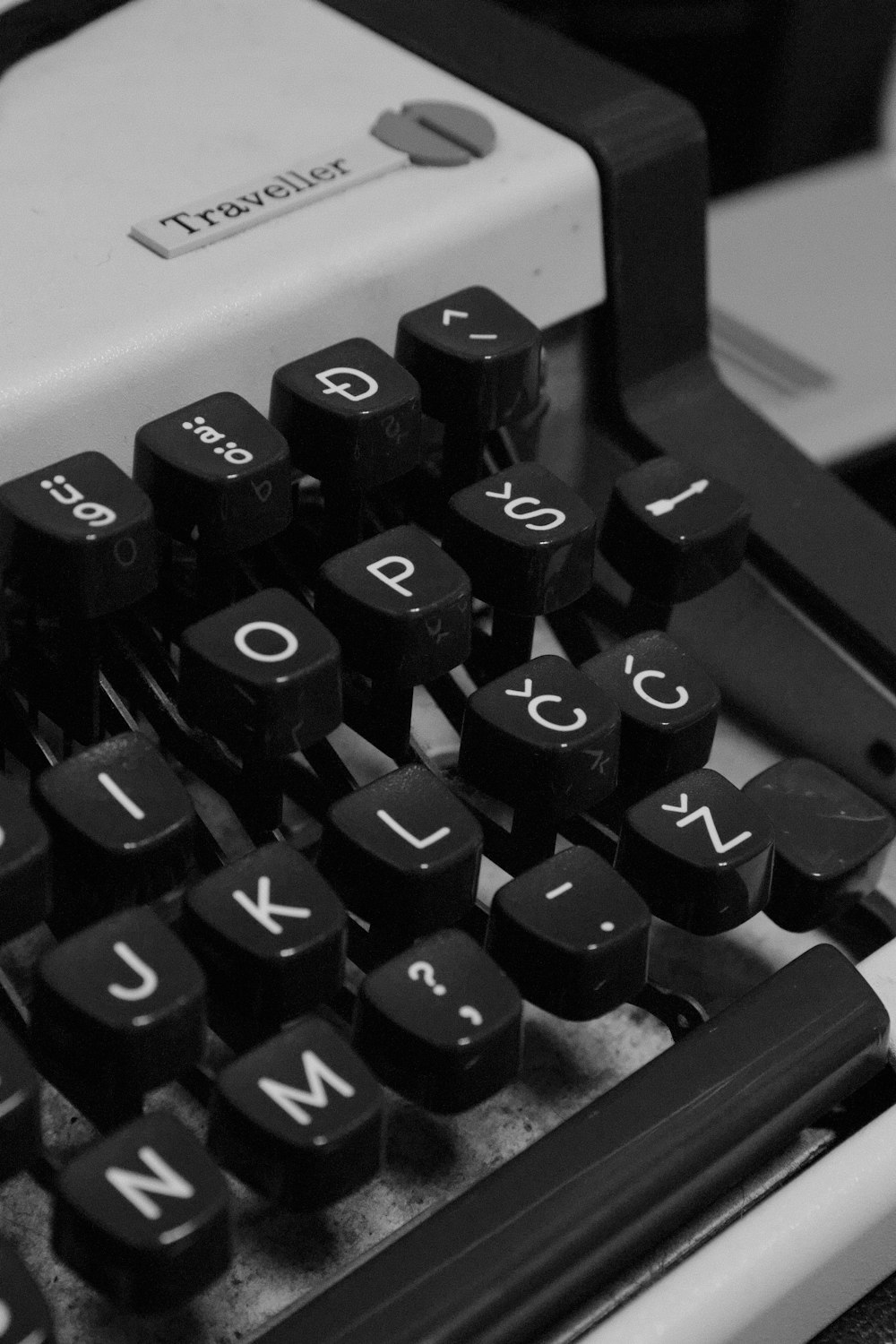 a black and white photo of an old typewriter