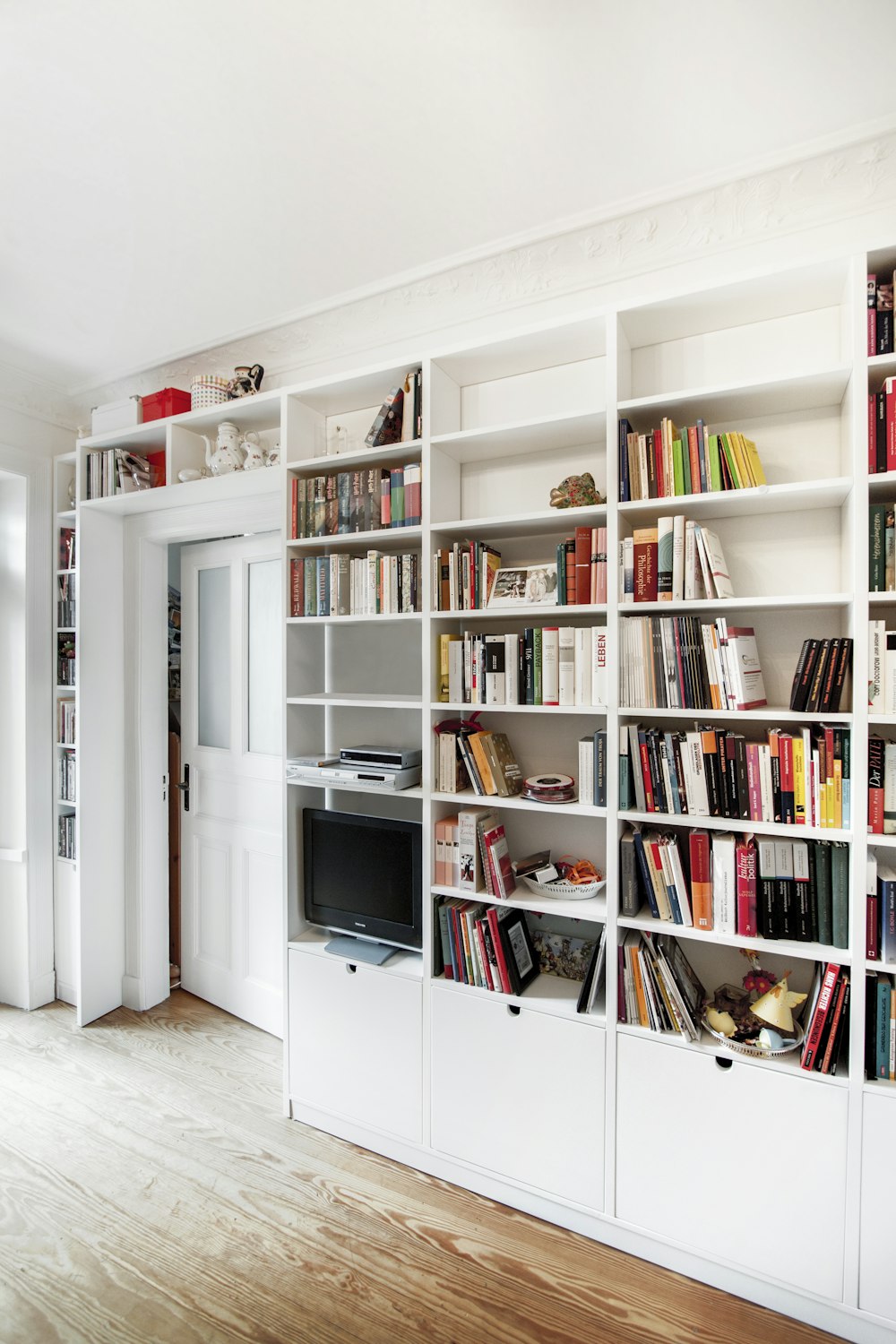 a living room with a book shelf filled with books