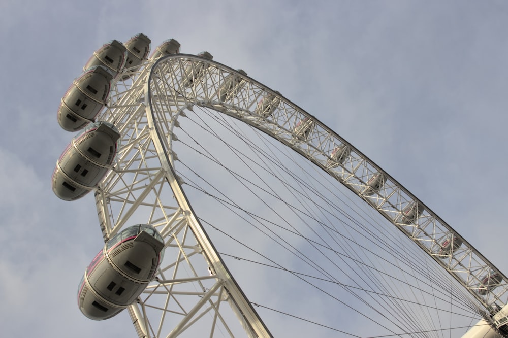 a large ferris wheel on a cloudy day