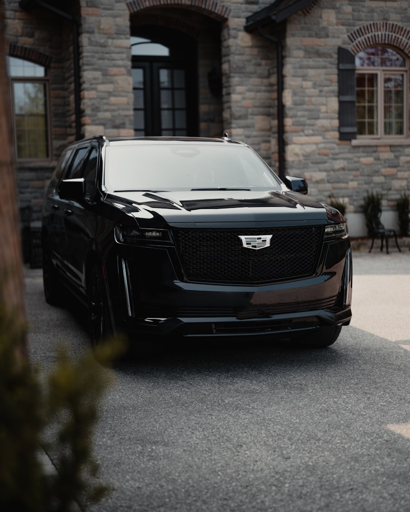 Cadillac Escalade ESV / Luxury SUVs