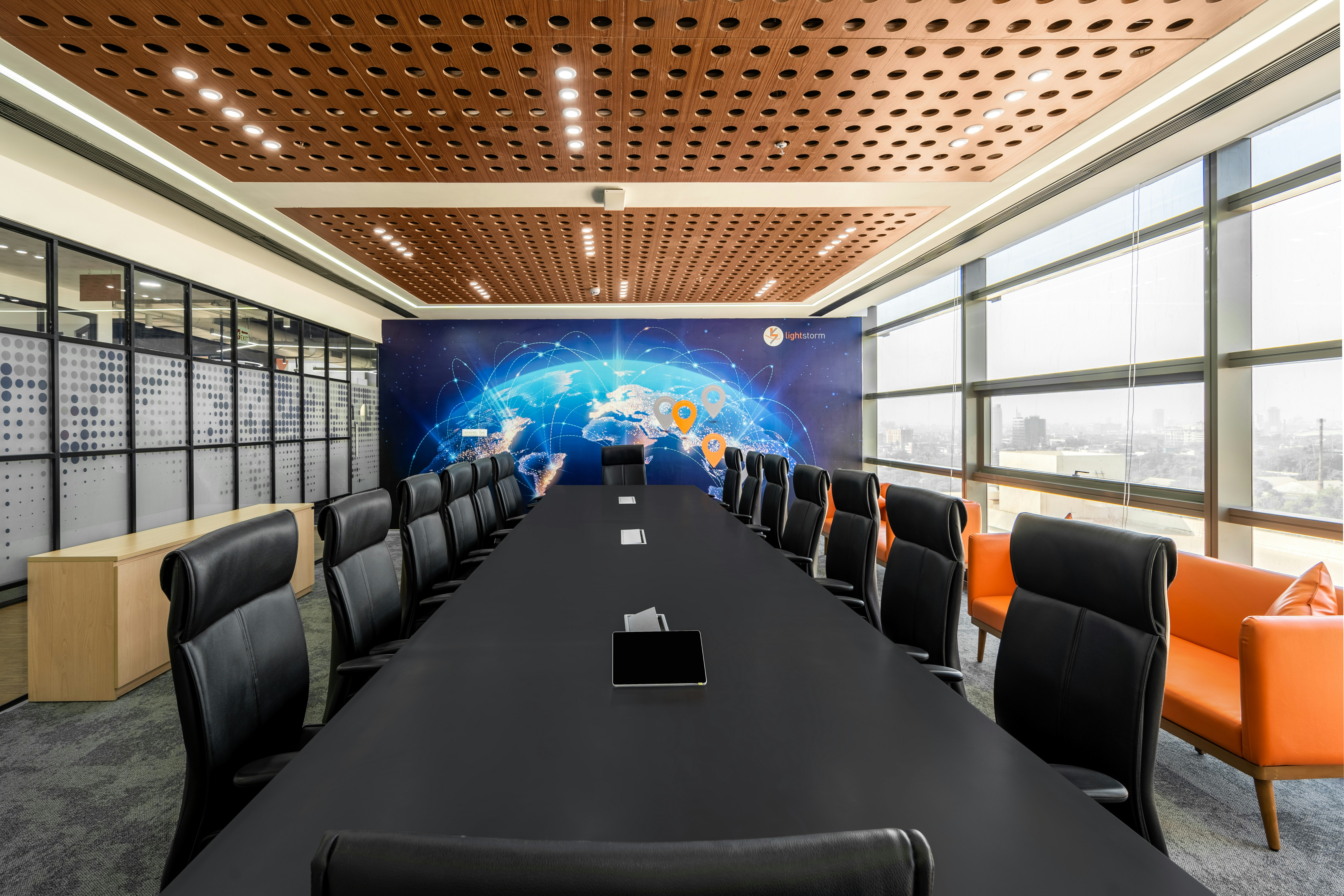 Crafting Custom Conference Tables: A Blend of Artistry and Precision