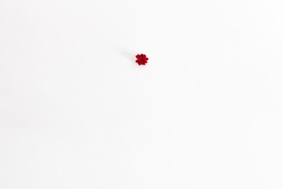 A clean, minimalistic blog layout with red and white colors.
