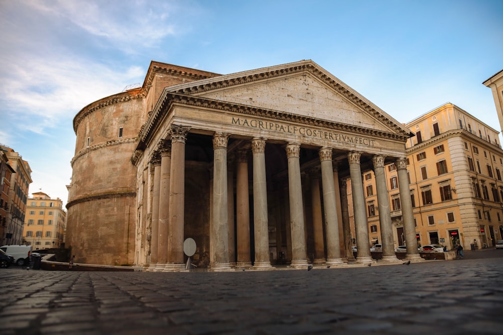 a large building with columns on the front of it