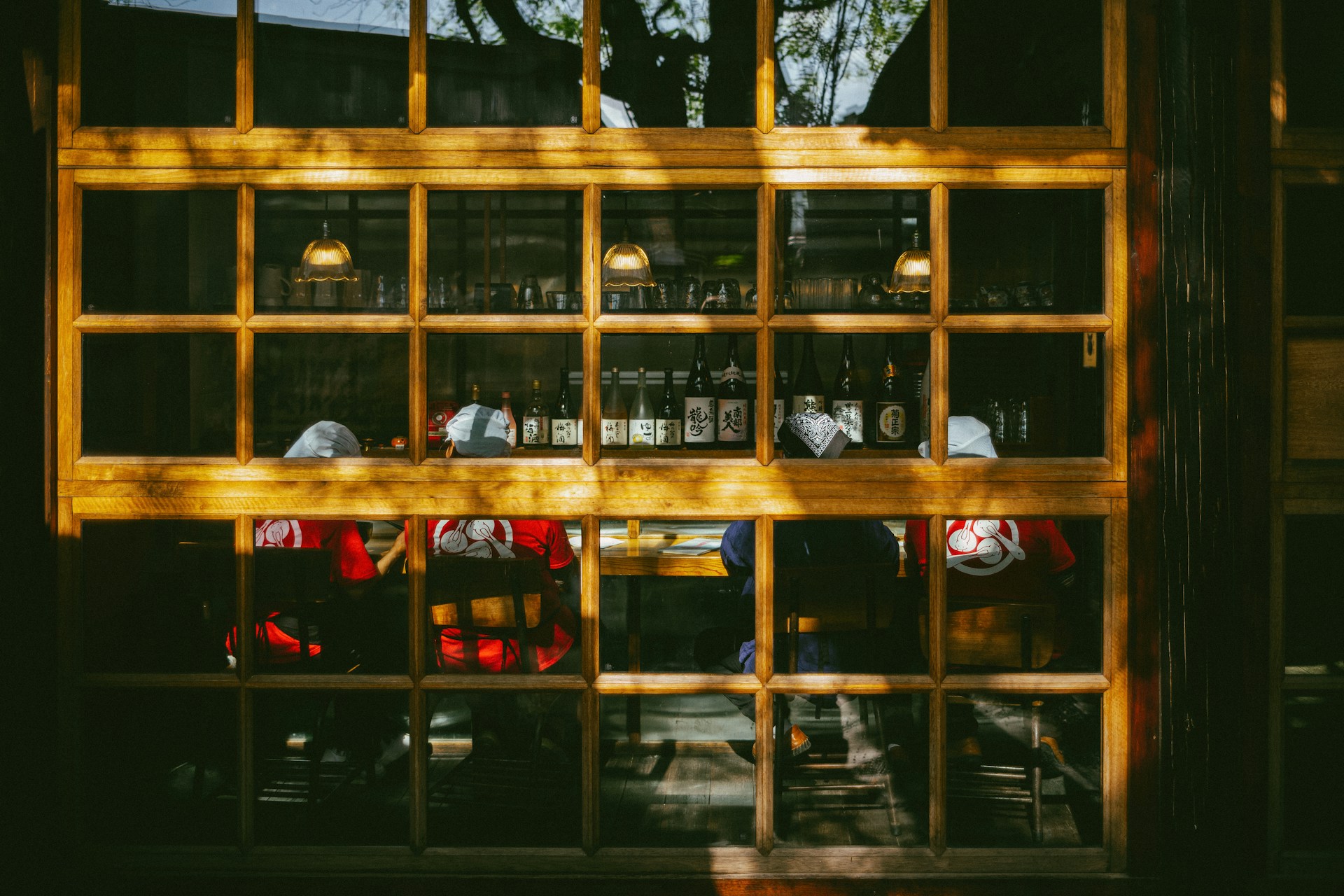 gray computer monitor