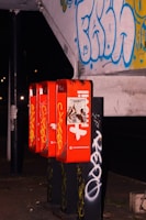 Infographic highlighting key pros and cons of top discounted prison phone providers