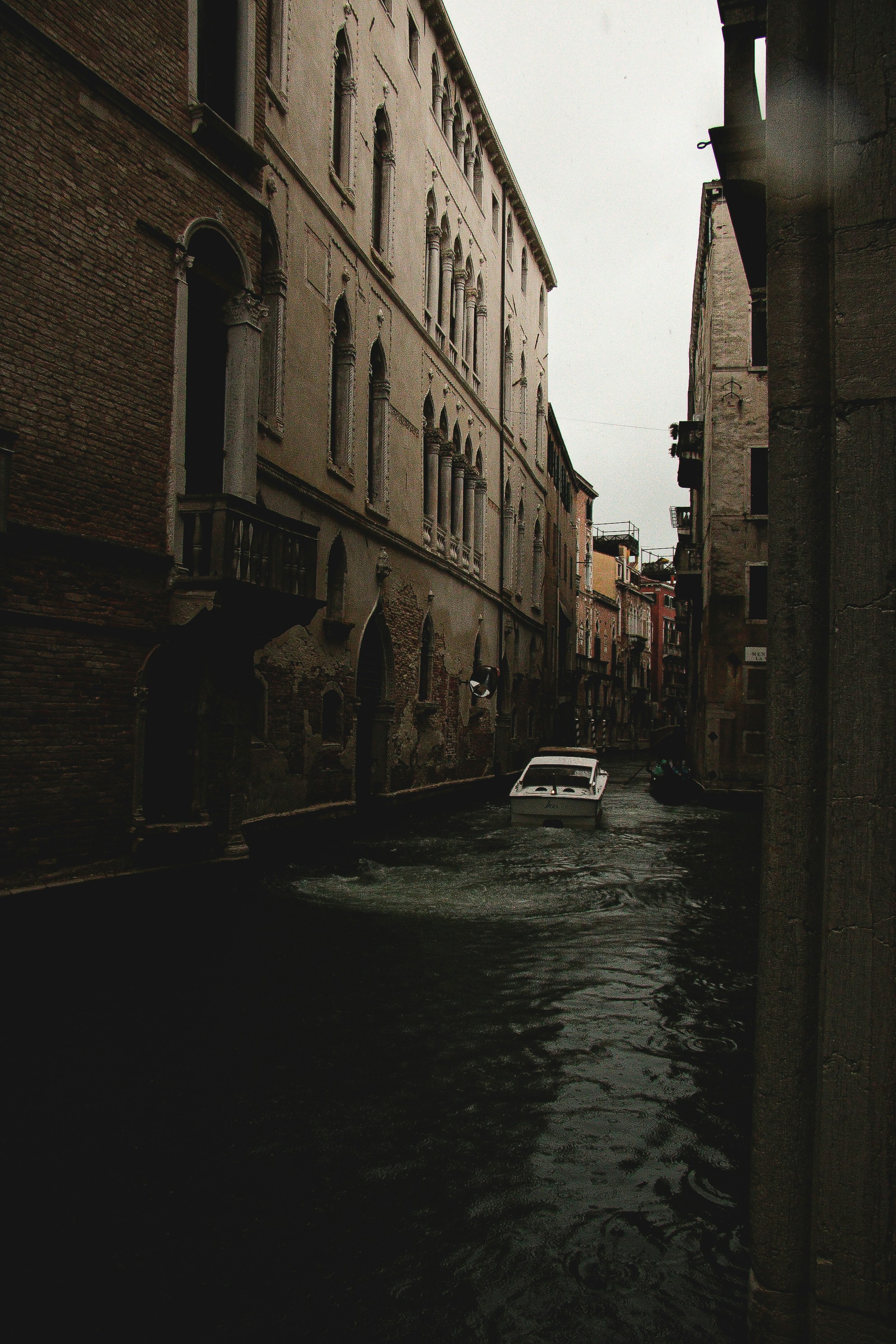 America's Sinking Crisis Revealed (image credits: unsplash)