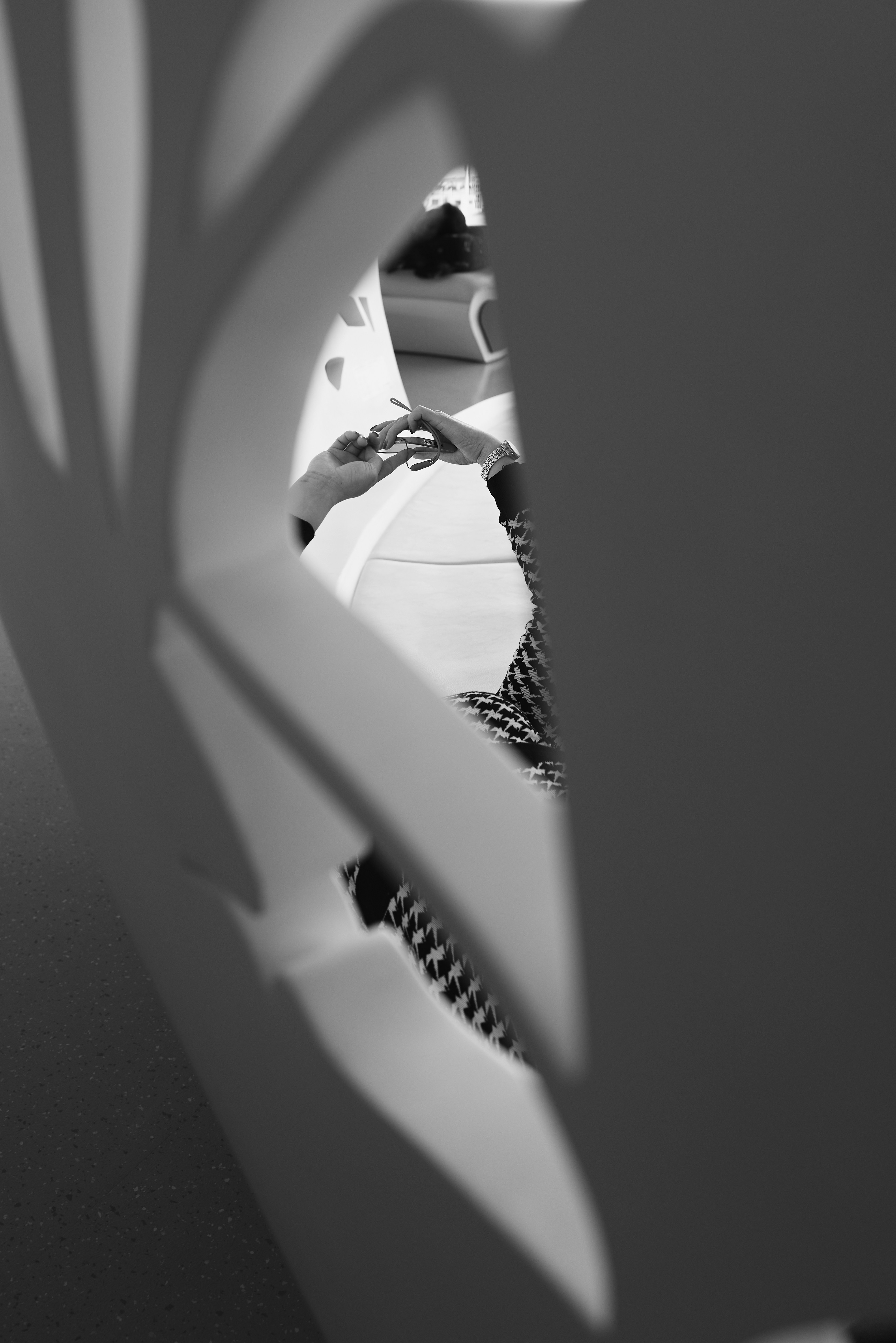 a black and white photo of a vase