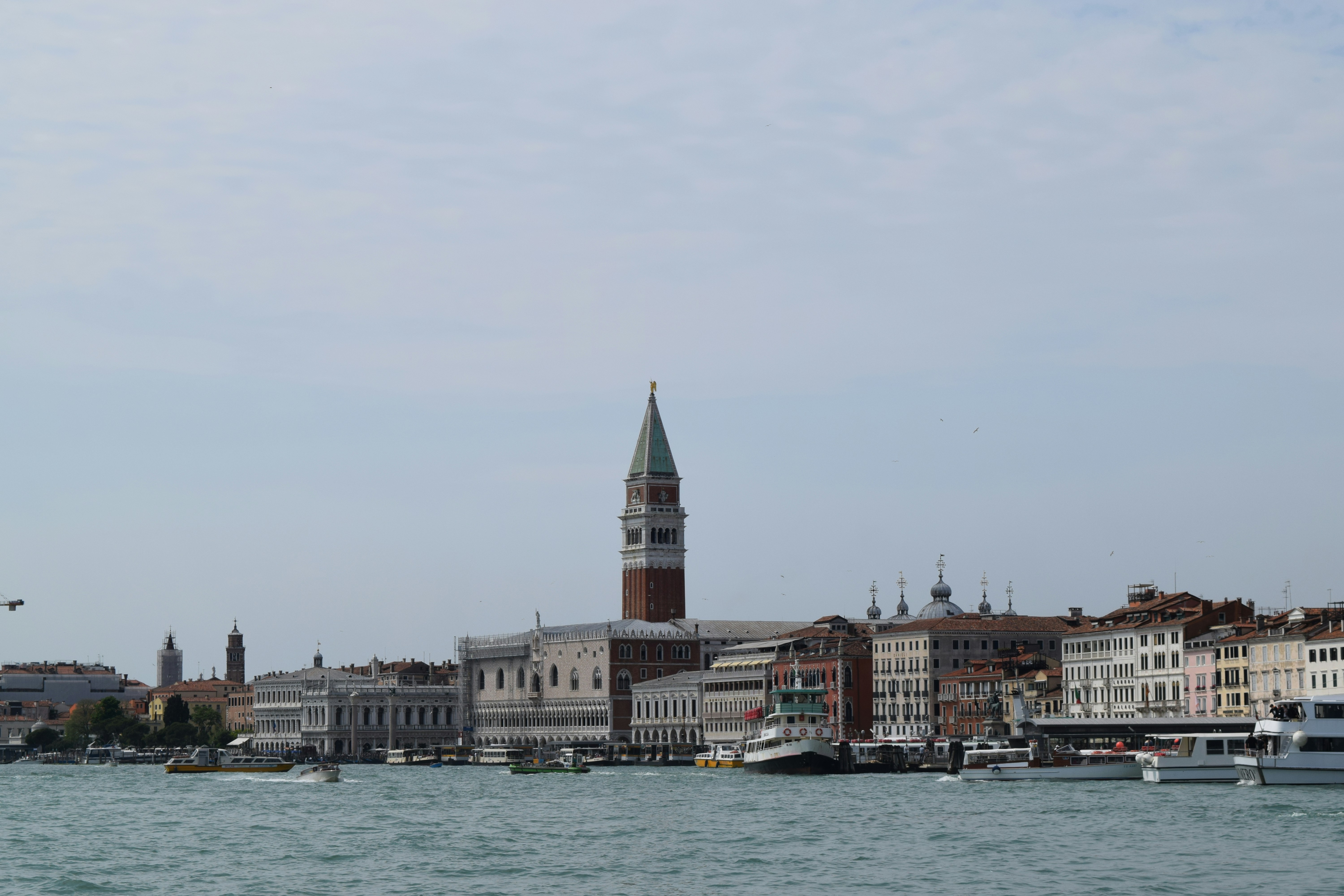 Photo by davidespinarincon