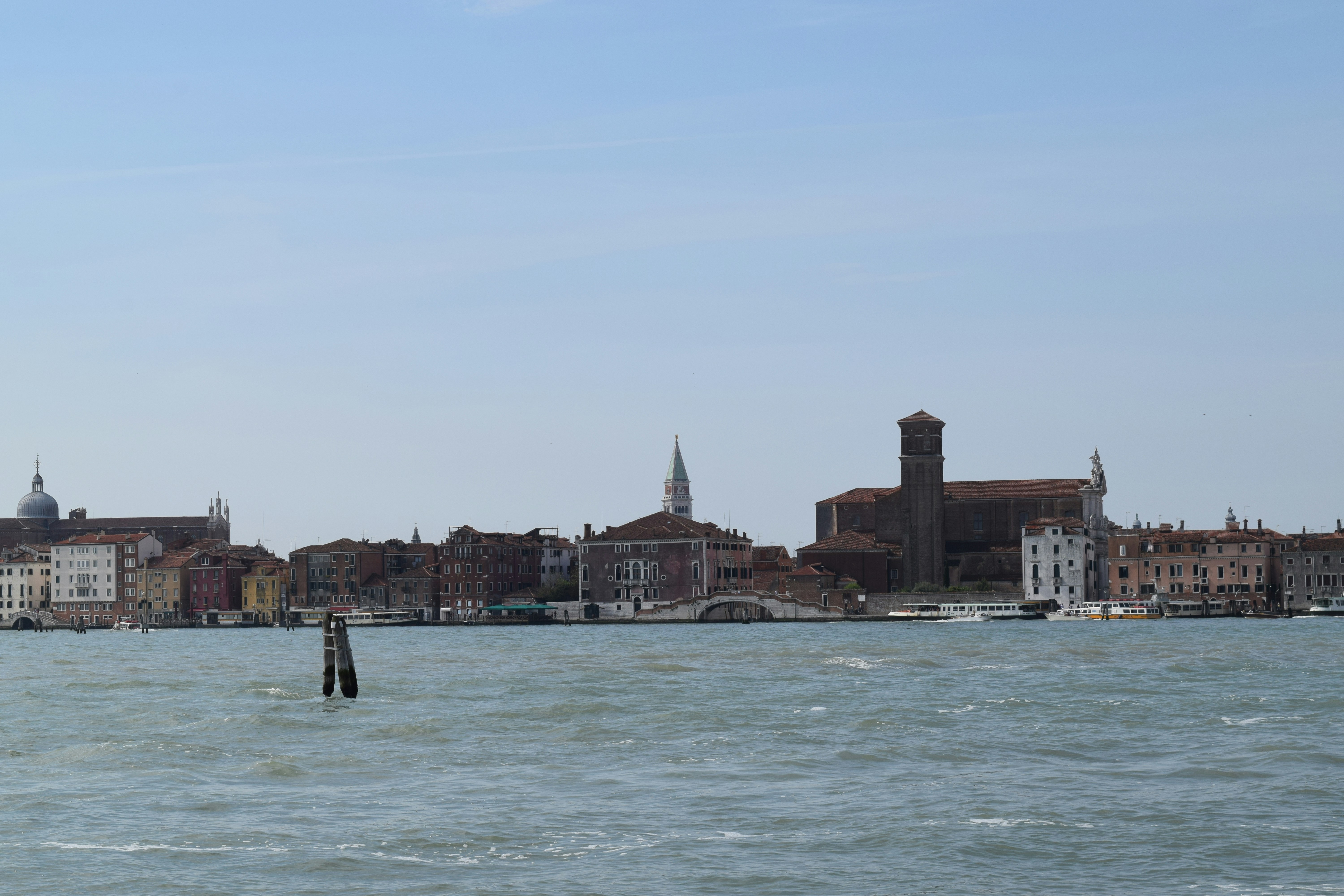 Photo by davidespinarincon