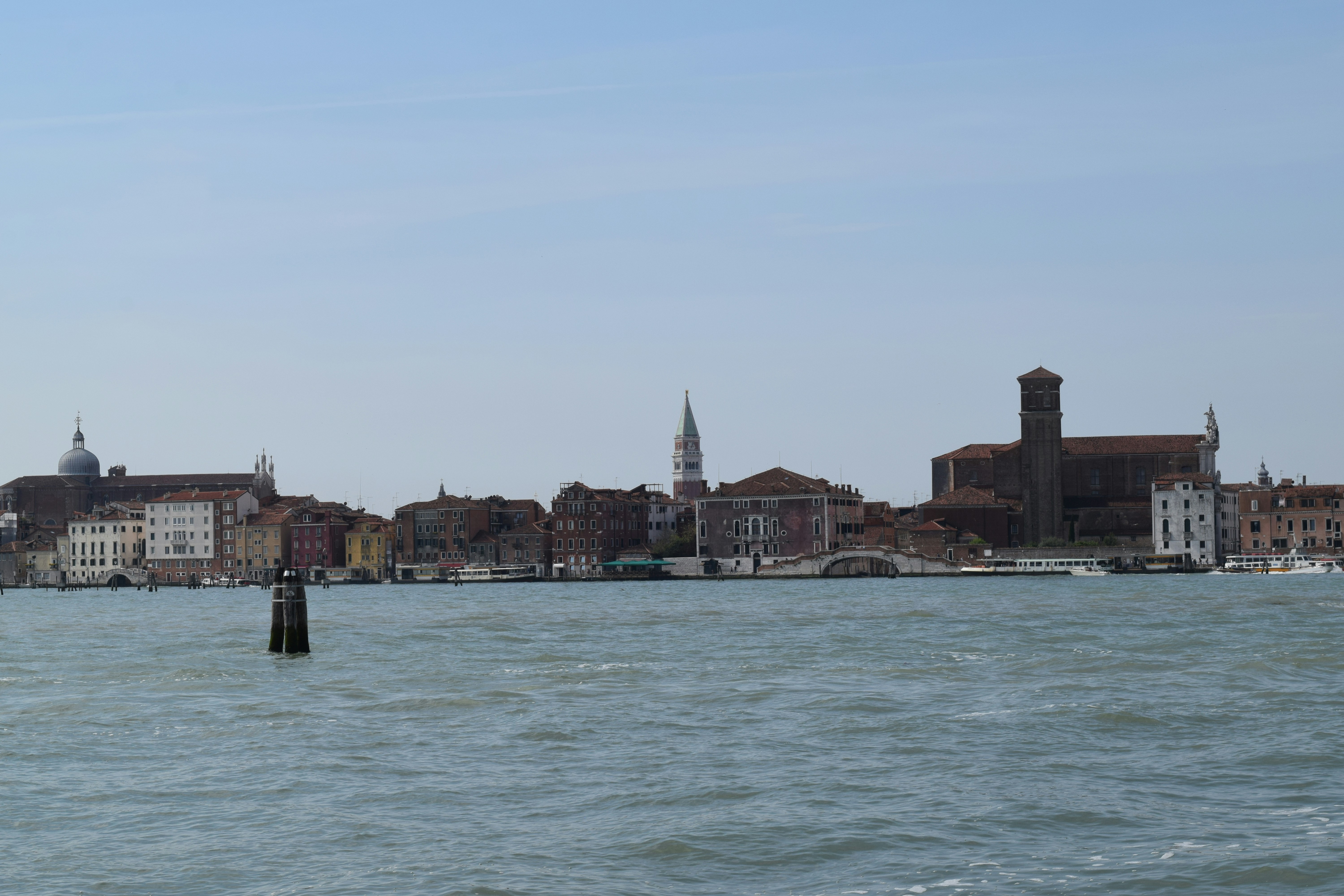 Photo by davidespinarincon