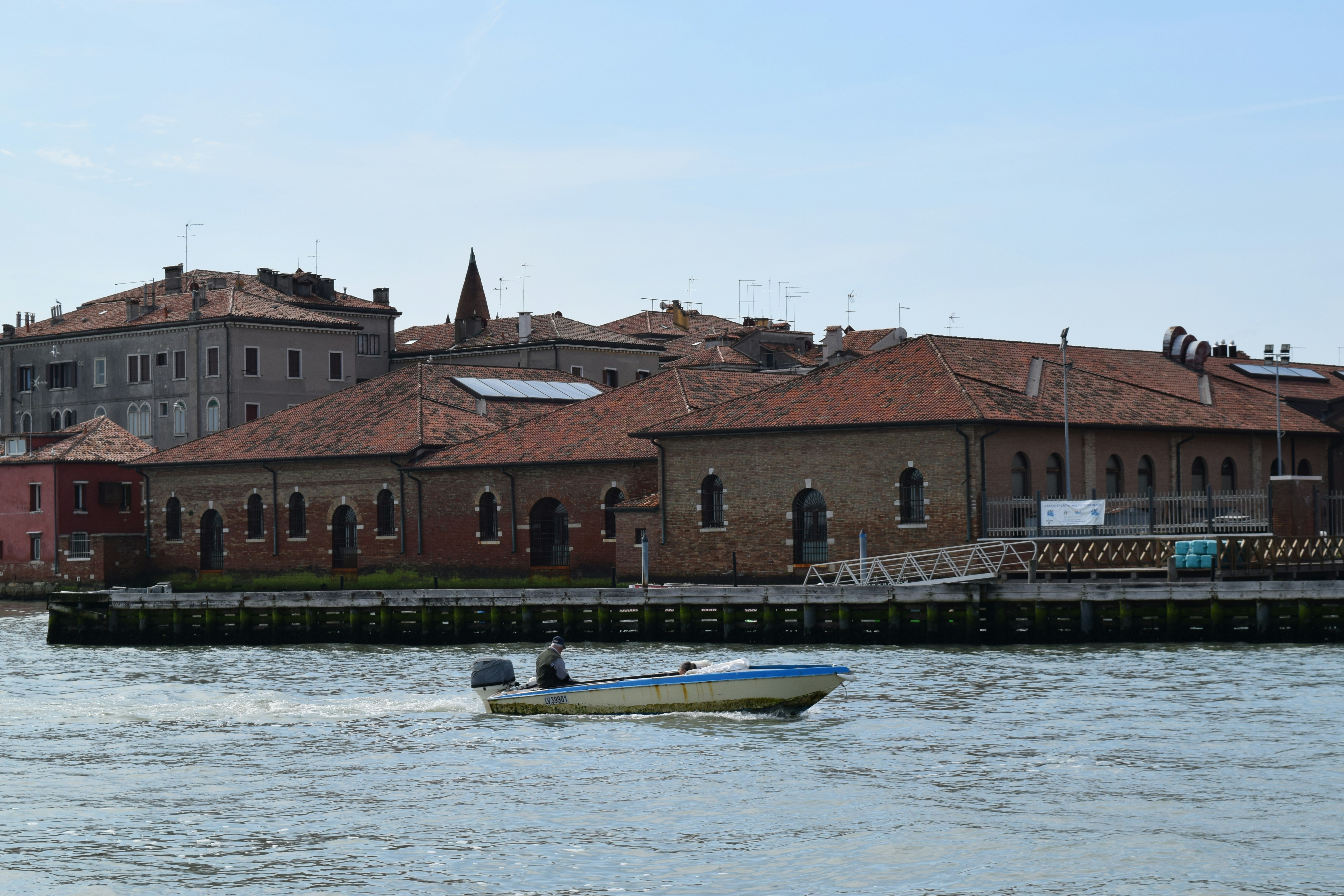 Photo by davidespinarincon