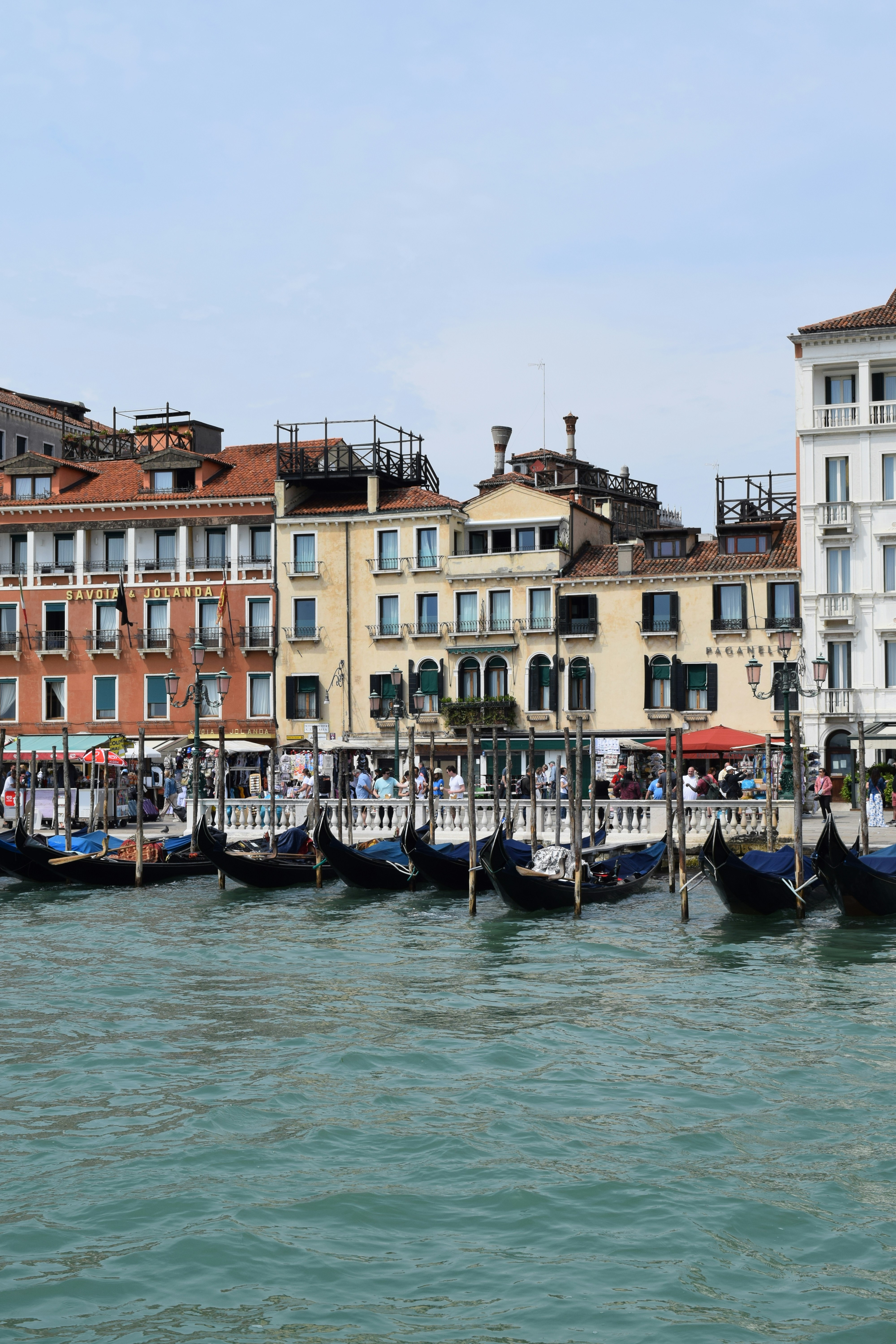 Photo by davidespinarincon