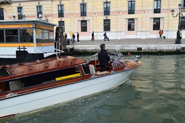 Your Perfect Holiday on the River Thames: Boat Hire Services Explained