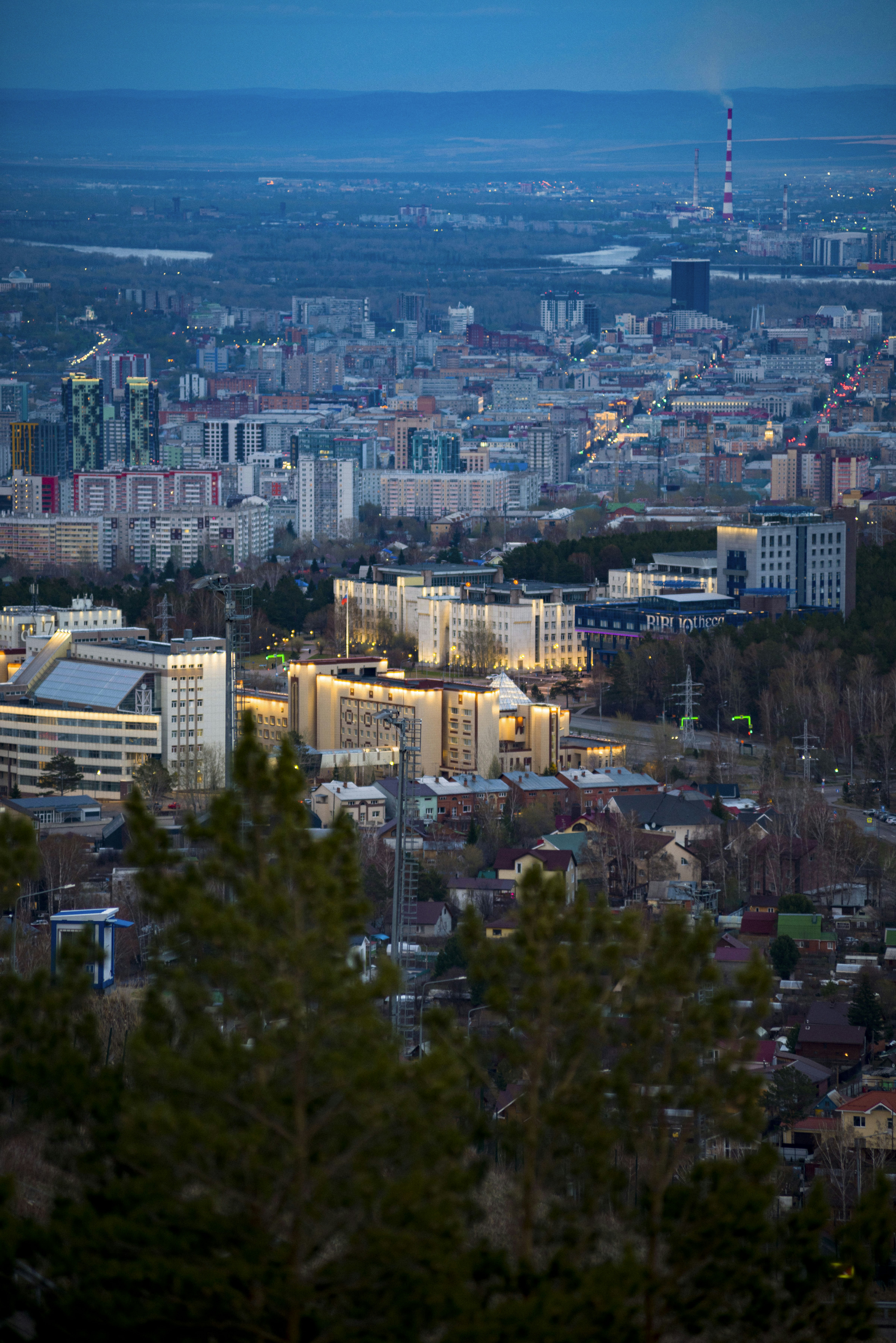 a city with a lot of tall buildings
