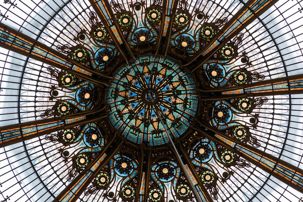 a view of the ceiling of a large building