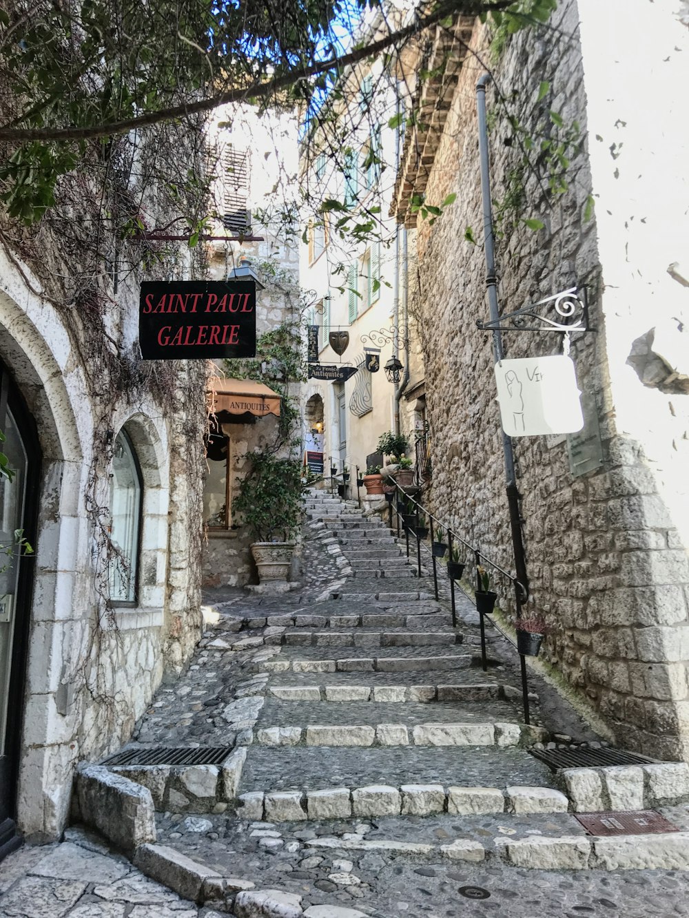 a set of stone stairs leading up to a building