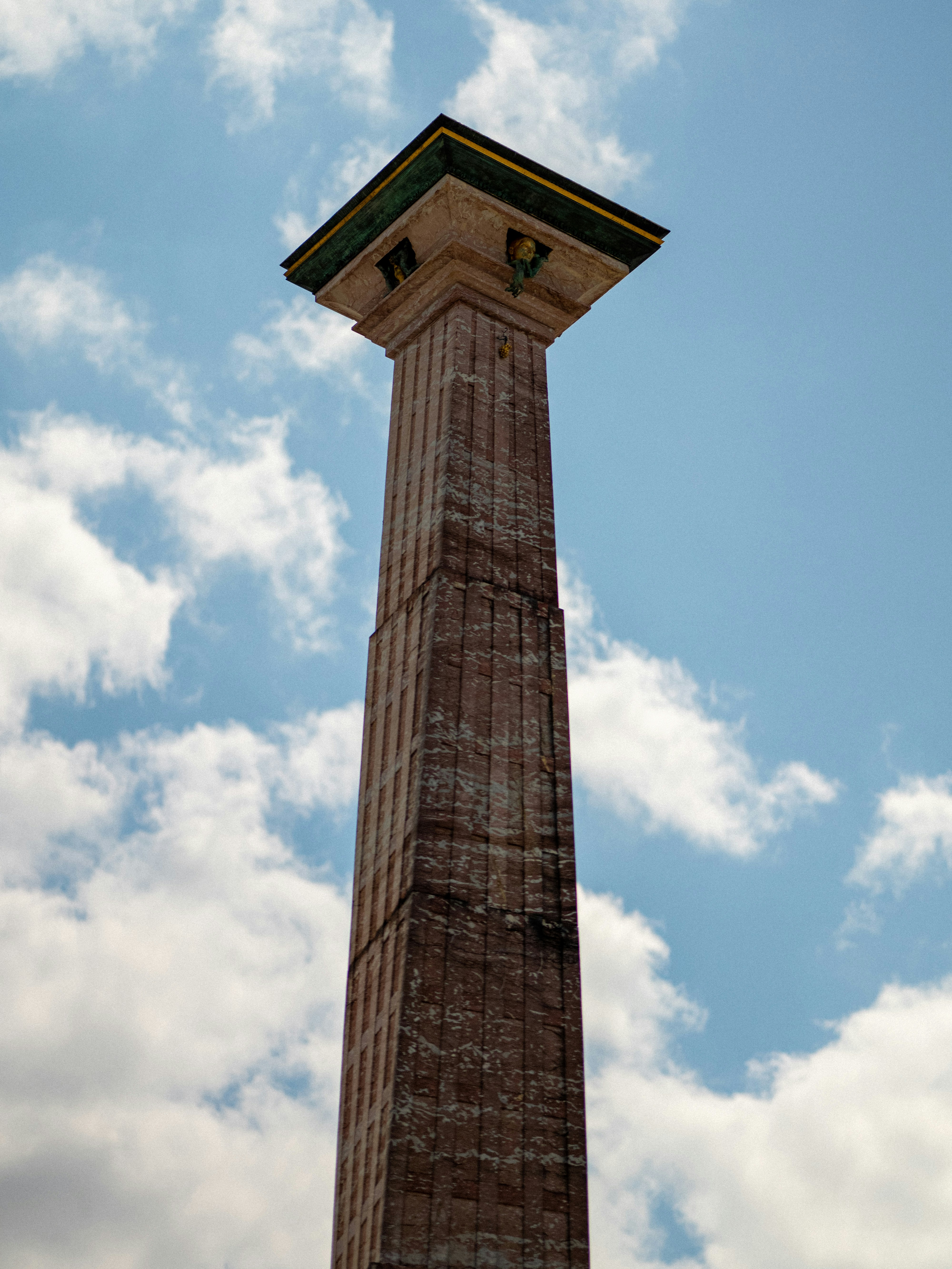 Containers in Pompeys Pillar, MT