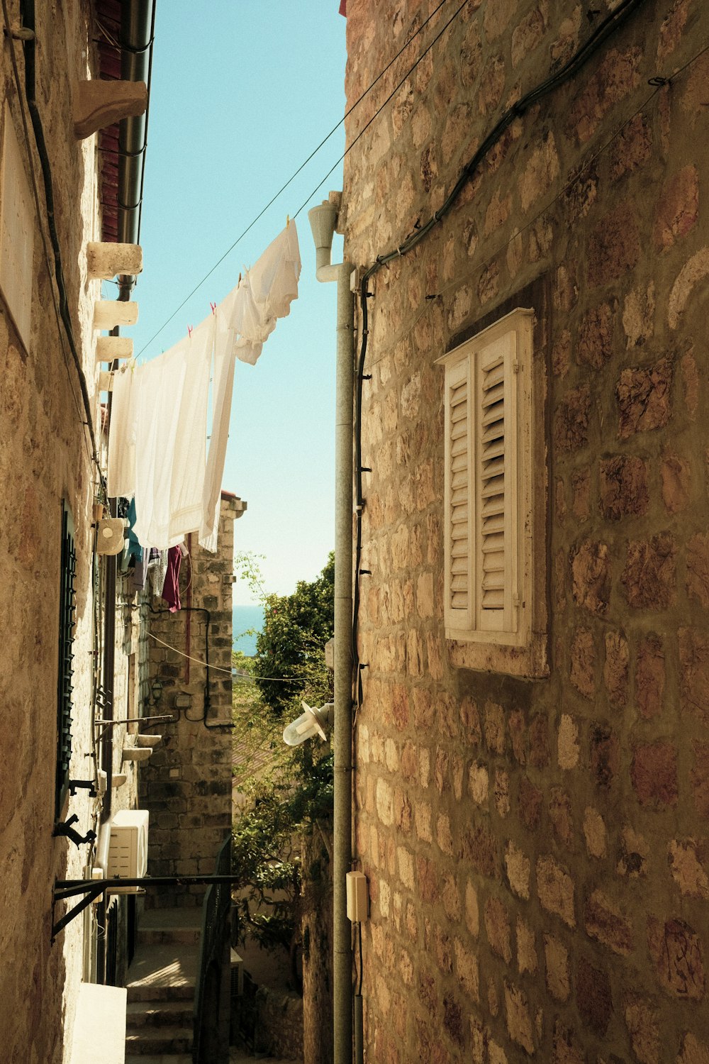 an alley way with clothes hanging out to dry