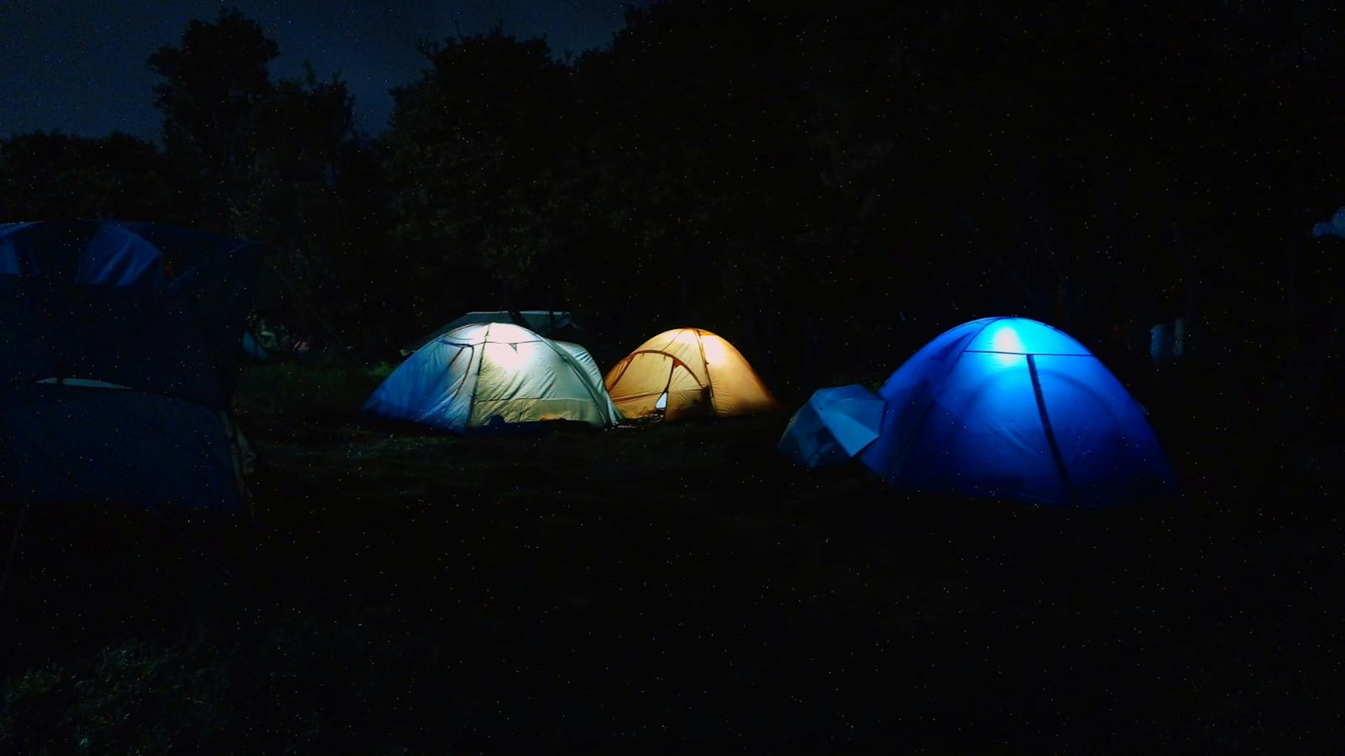 gray computer monitor