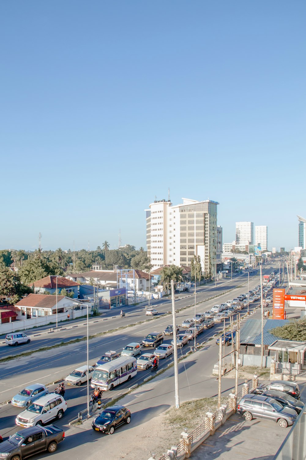 a city street filled with lots of traffic