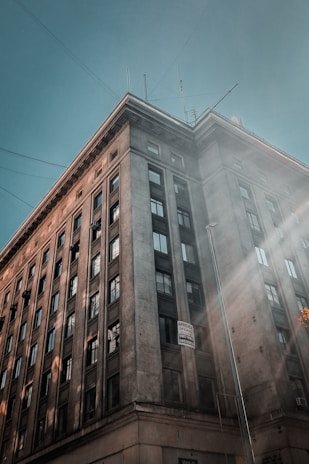 Animated image of a commercial building with spotless windows reflecting a sunny sky.