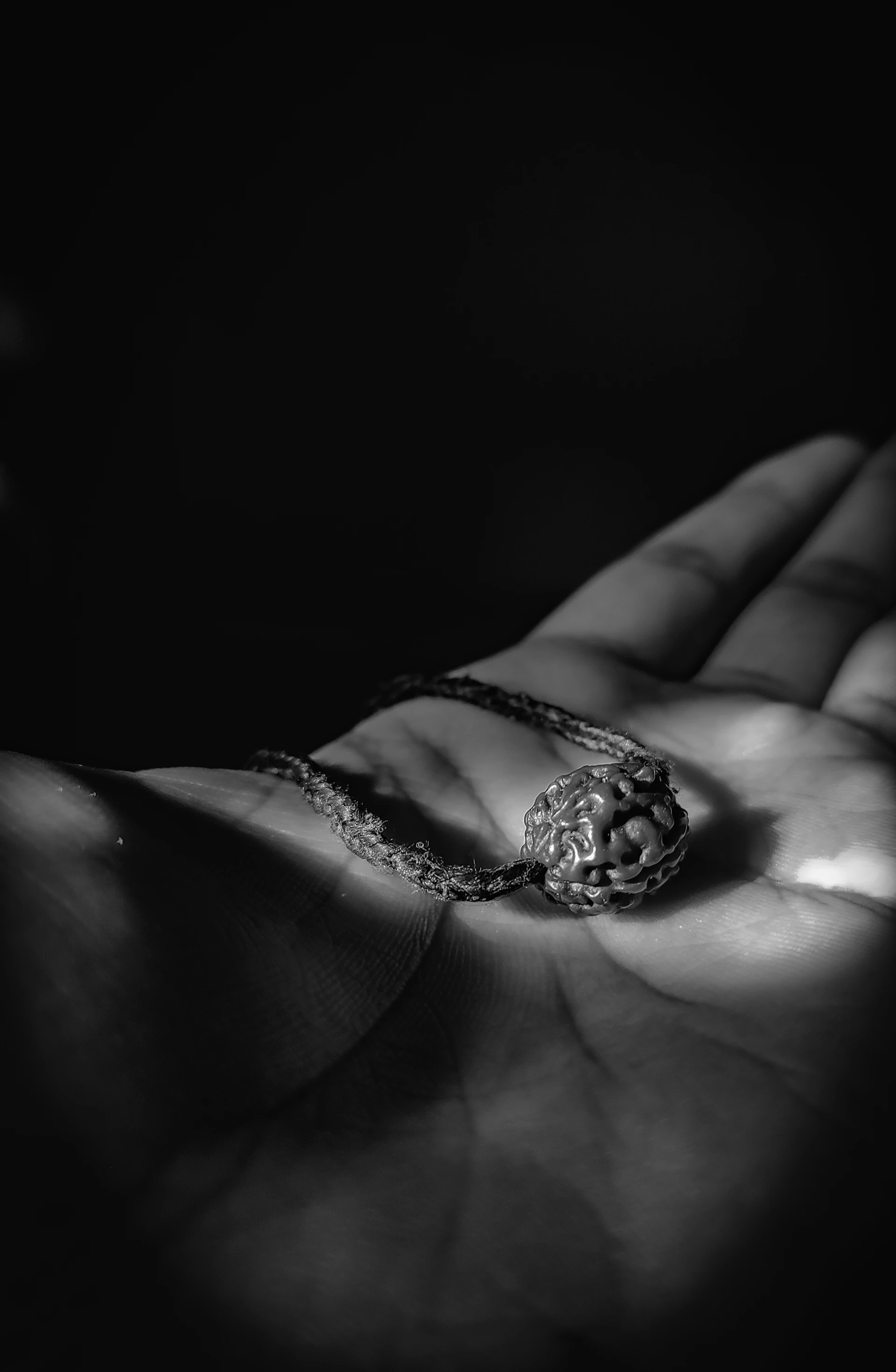 black and white bed linen