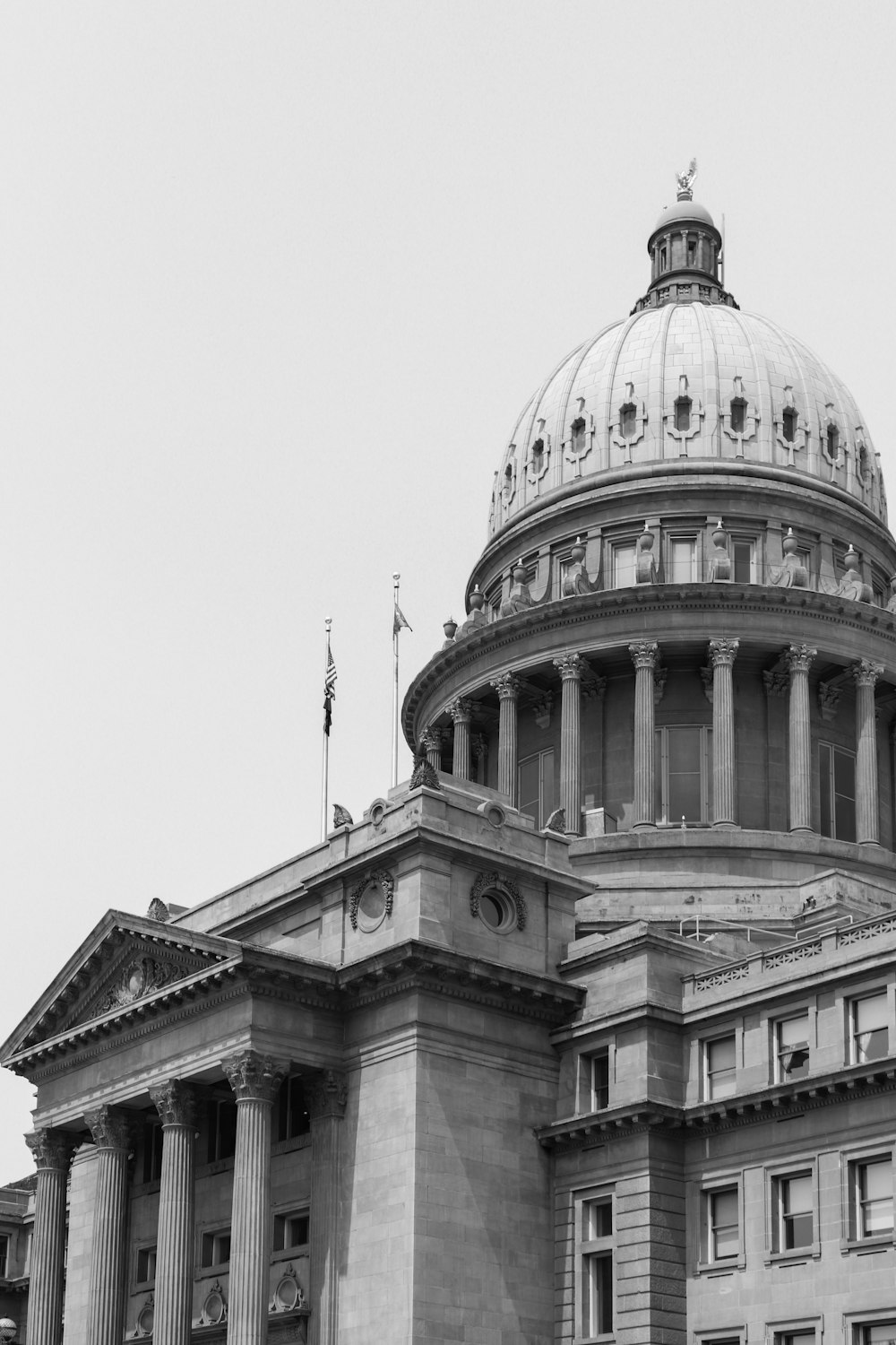 a black and white photo of the capitol building