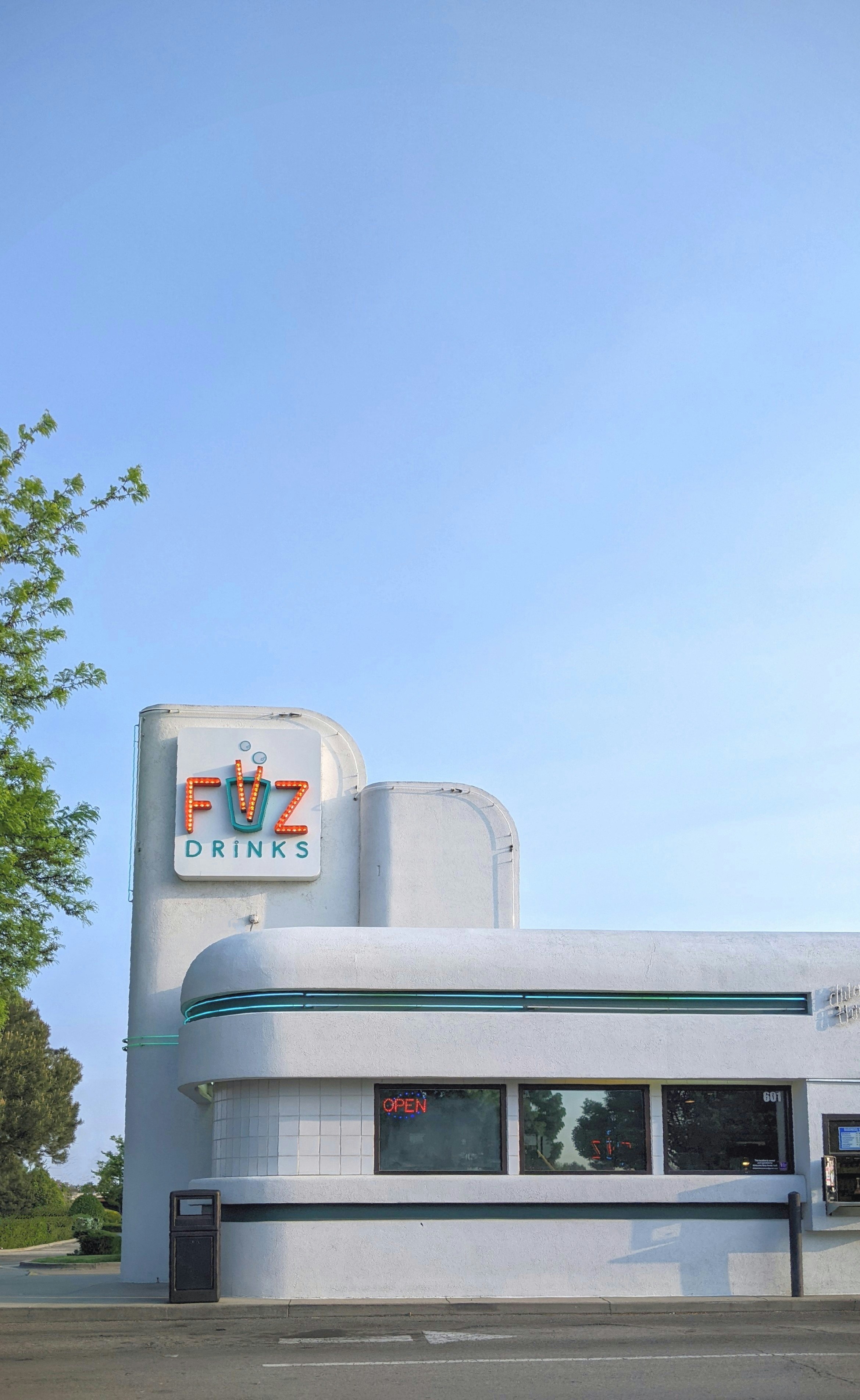 PPG, Universal Display Corporation celebrate 25 years of partnership with community donations