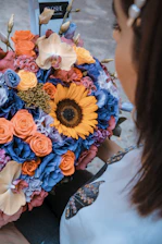 A cheerful delivery person handing over a vibrant bouquet at a sunny Chicago street corner.