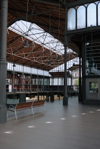 Interior view of a spacious 100m2 former hangar with creative workspaces and natural light.