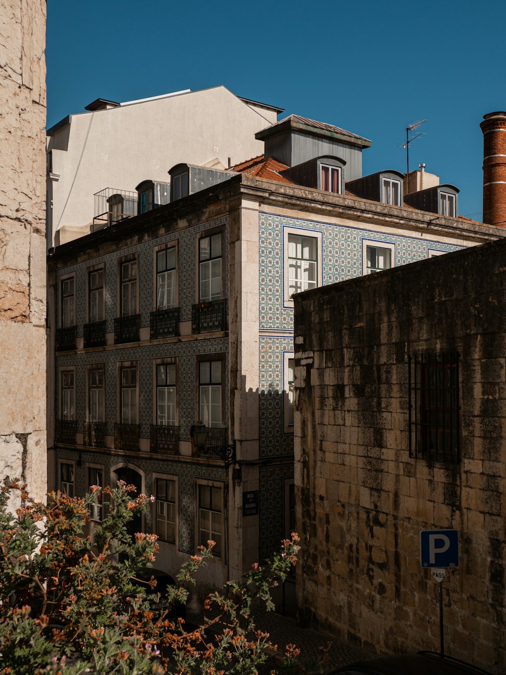 an old building with a lot of windows and balconies